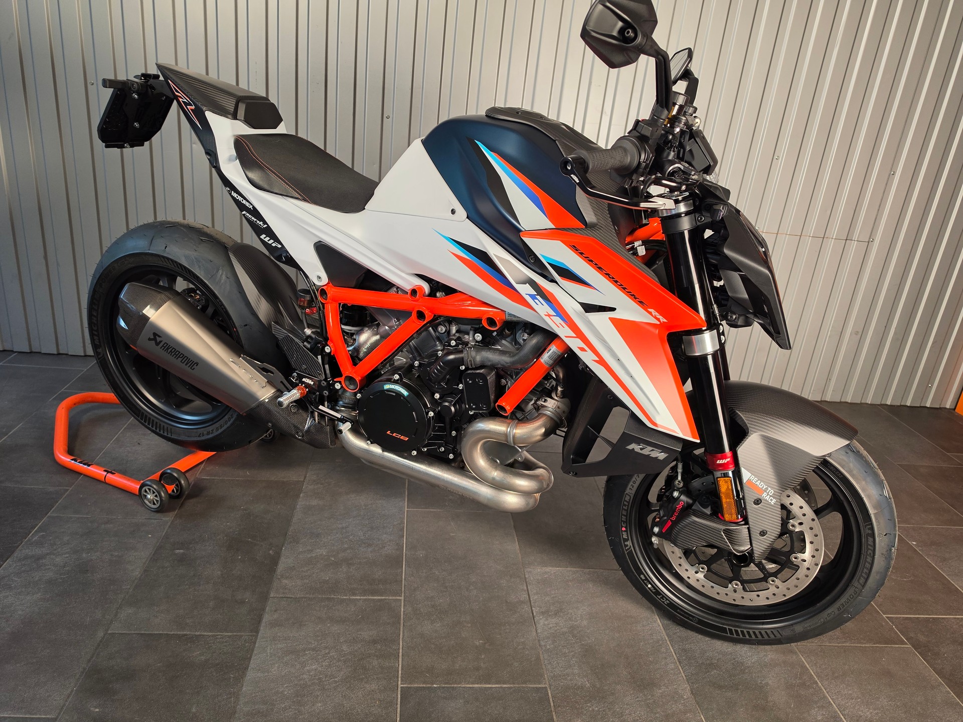 KTM 1390 Super Duke RR-image-2
