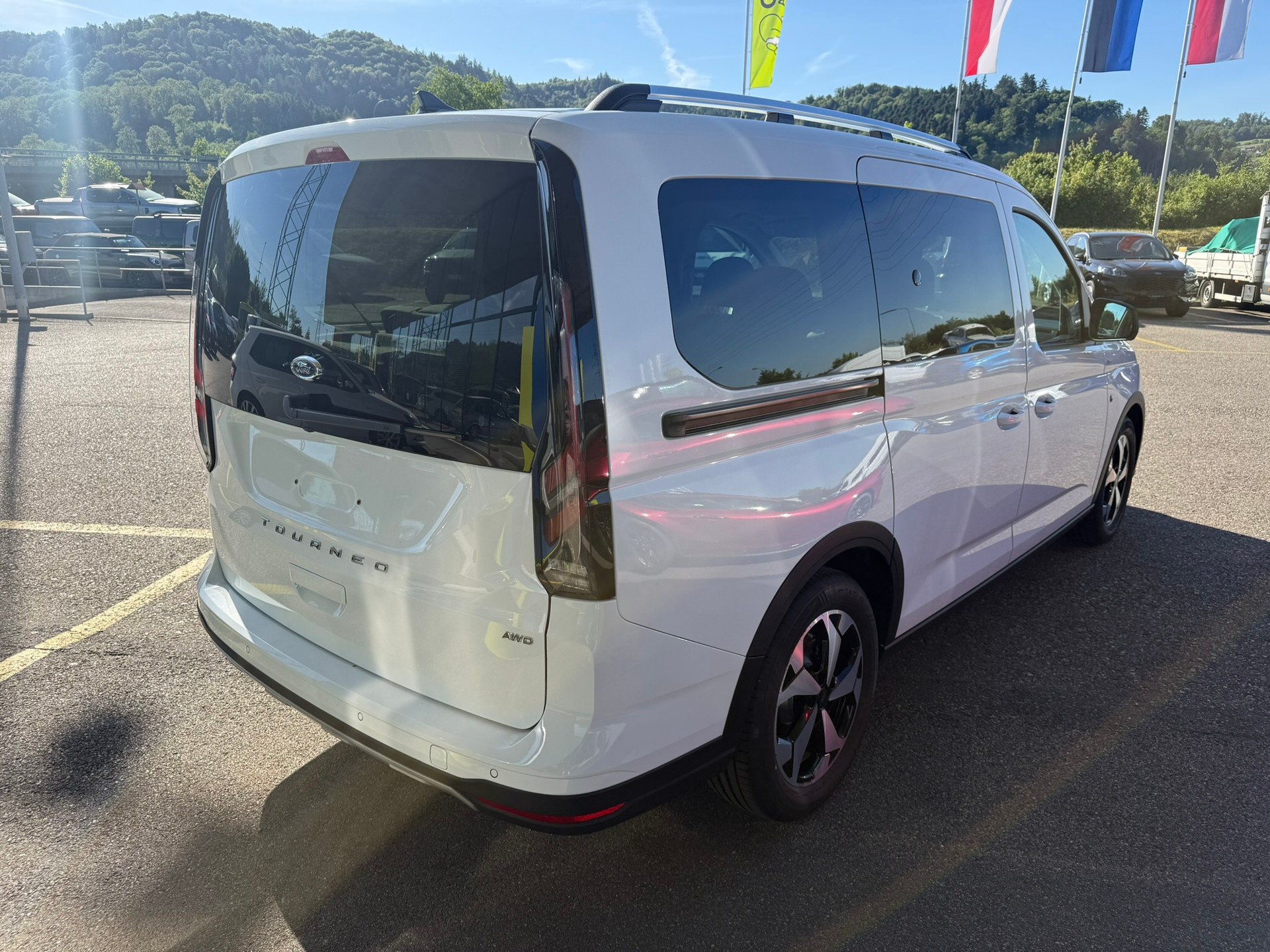 FORD Grand Tourneo Connect 2.0 EcoBlue AWD Active-image-5