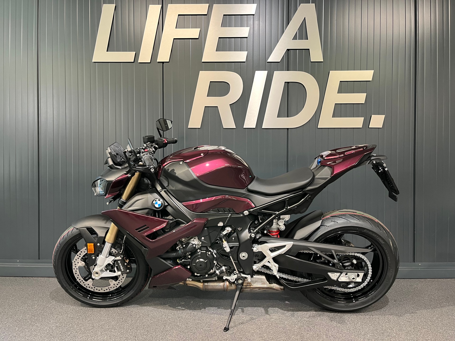 BMW S 1000 R-showroom-element-2