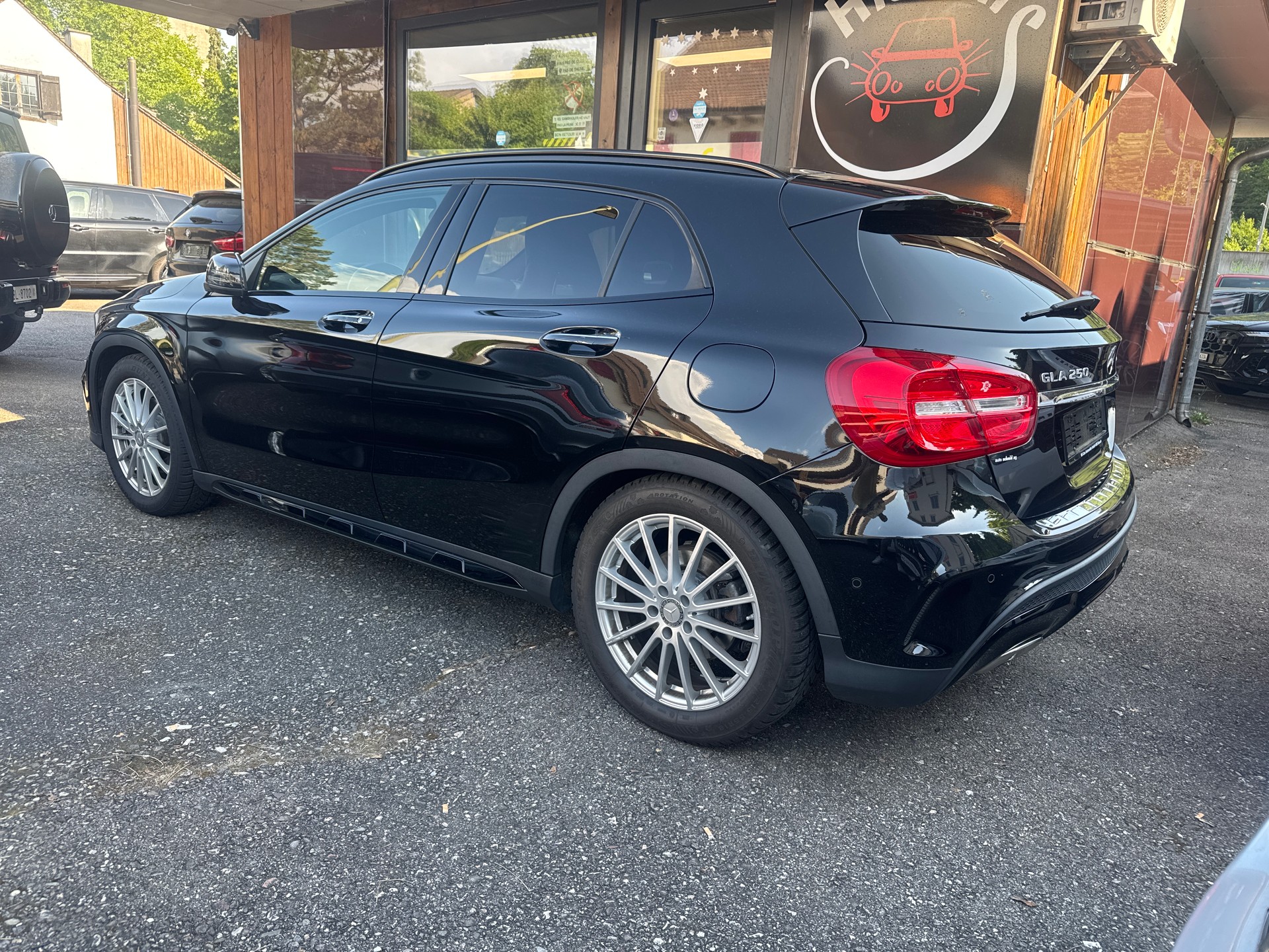 MERCEDES-BENZ GLA 250 AMG Line 4Matic 7G-DCT-showroom-element-1
