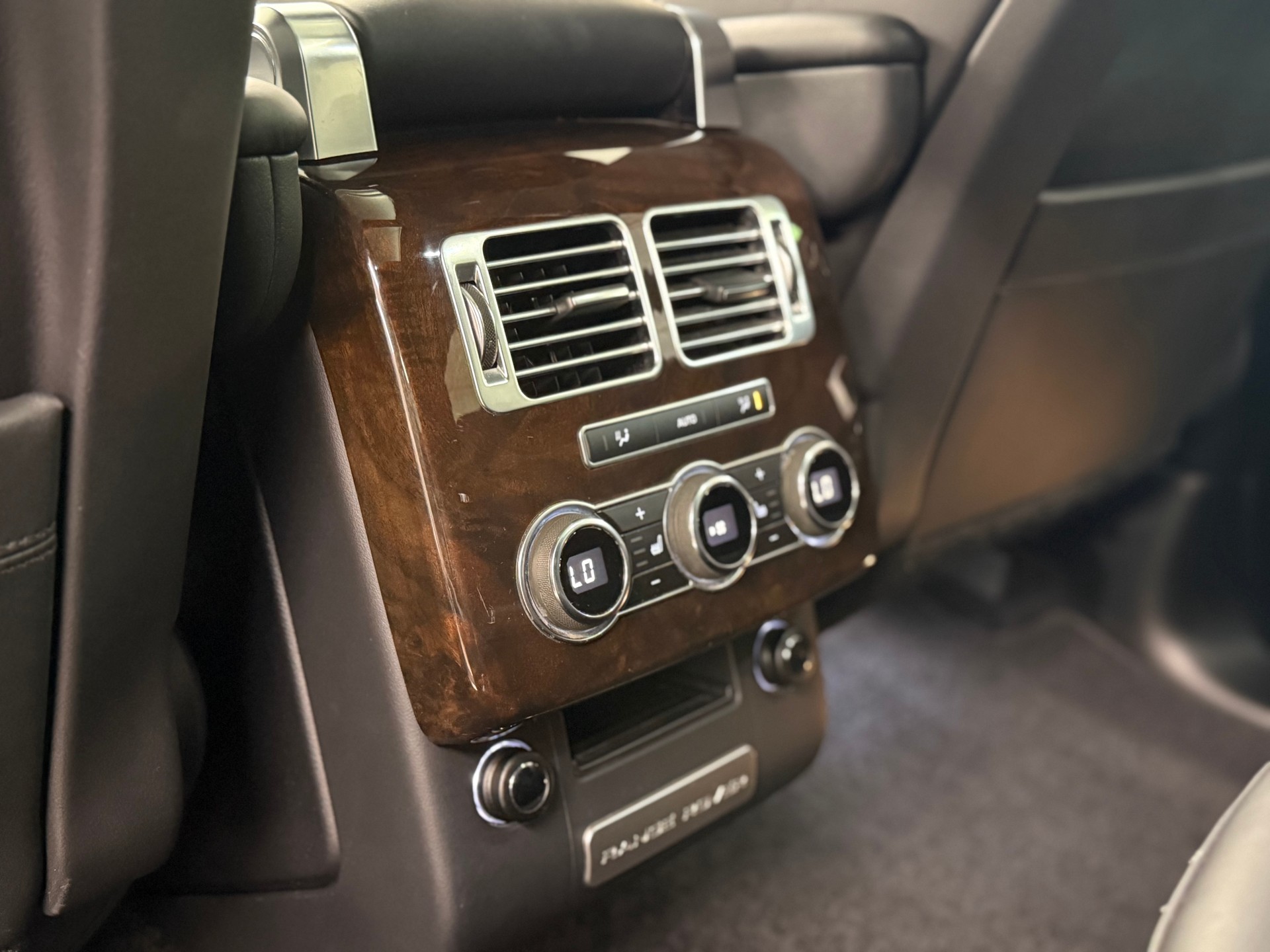 LAND ROVER Range Rover 4.4 SDV8 Vogue Automatic-image-26