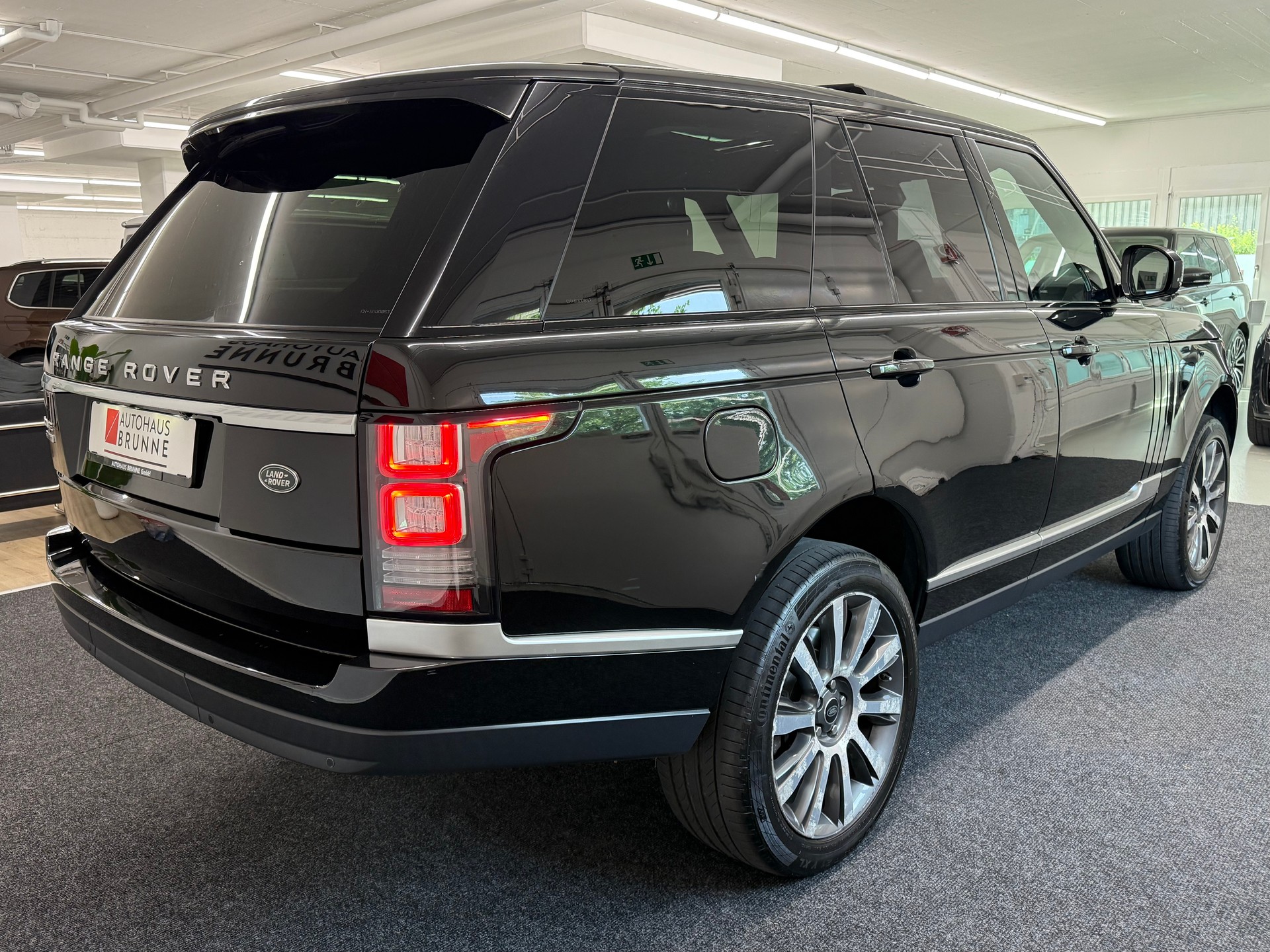 LAND ROVER Range Rover 4.4 SDV8 Vogue Automatic-showroom-element-3