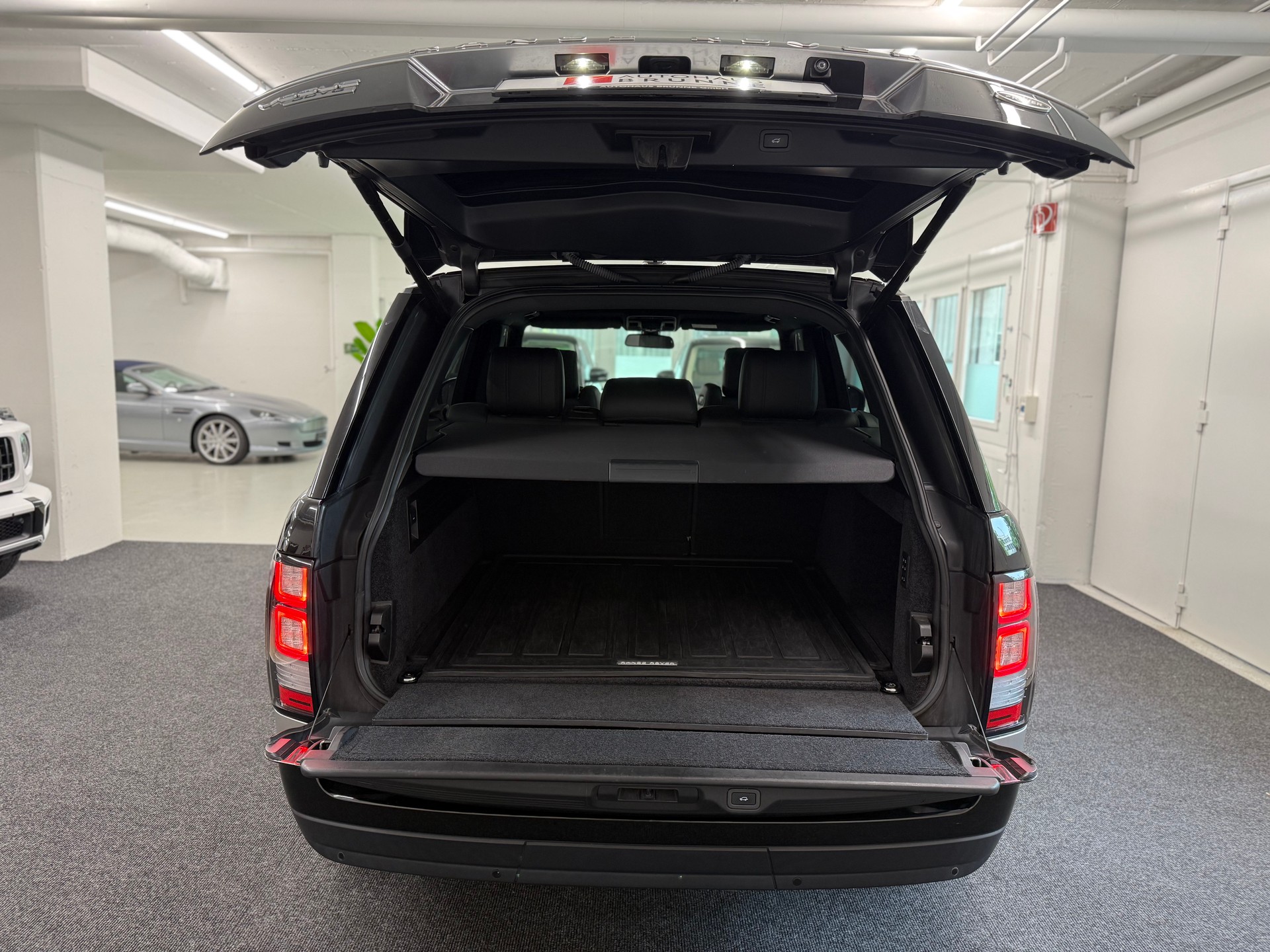LAND ROVER Range Rover 4.4 SDV8 Vogue Automatic-image-6