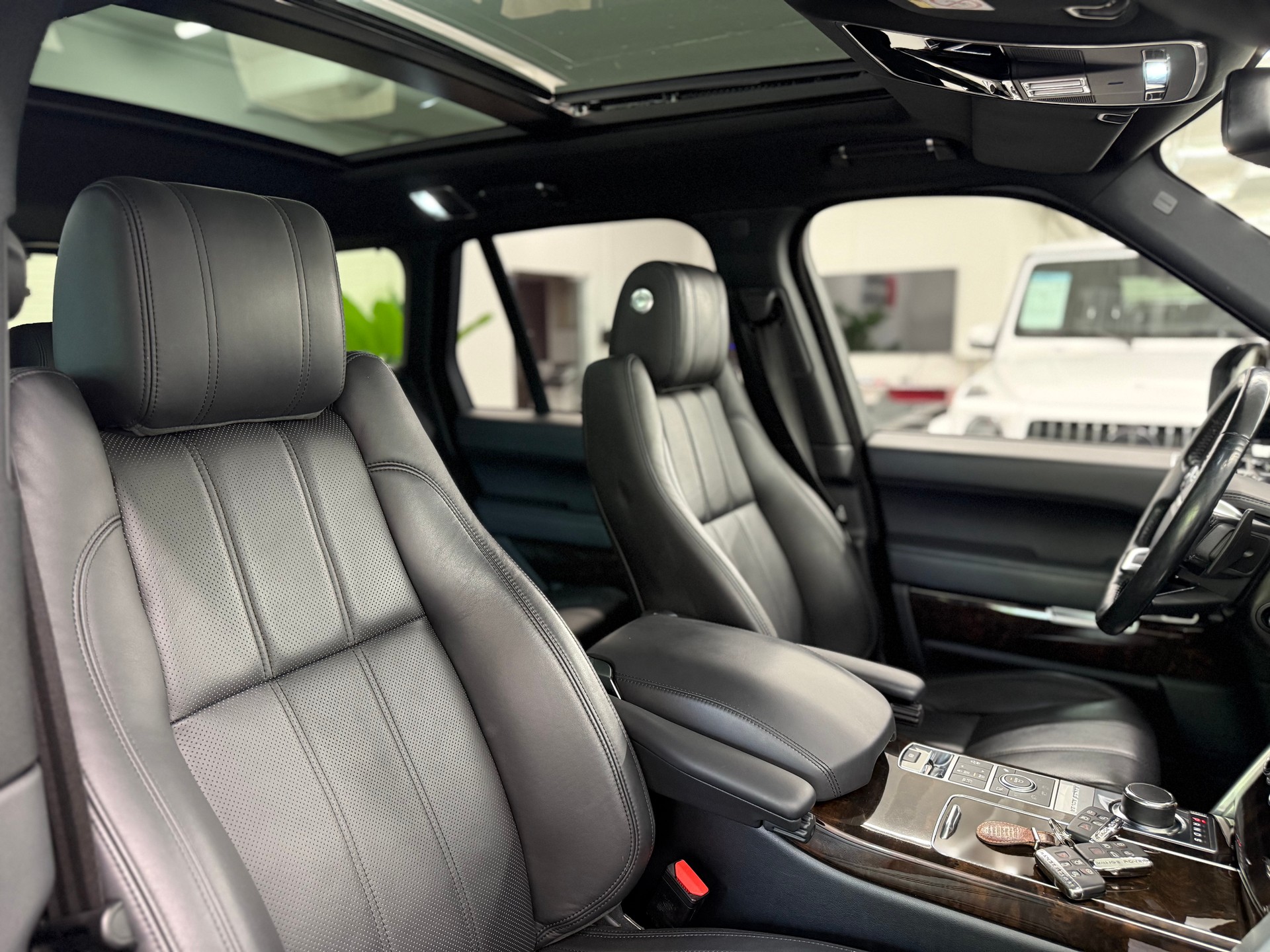 LAND ROVER Range Rover 4.4 SDV8 Vogue Automatic-image-18