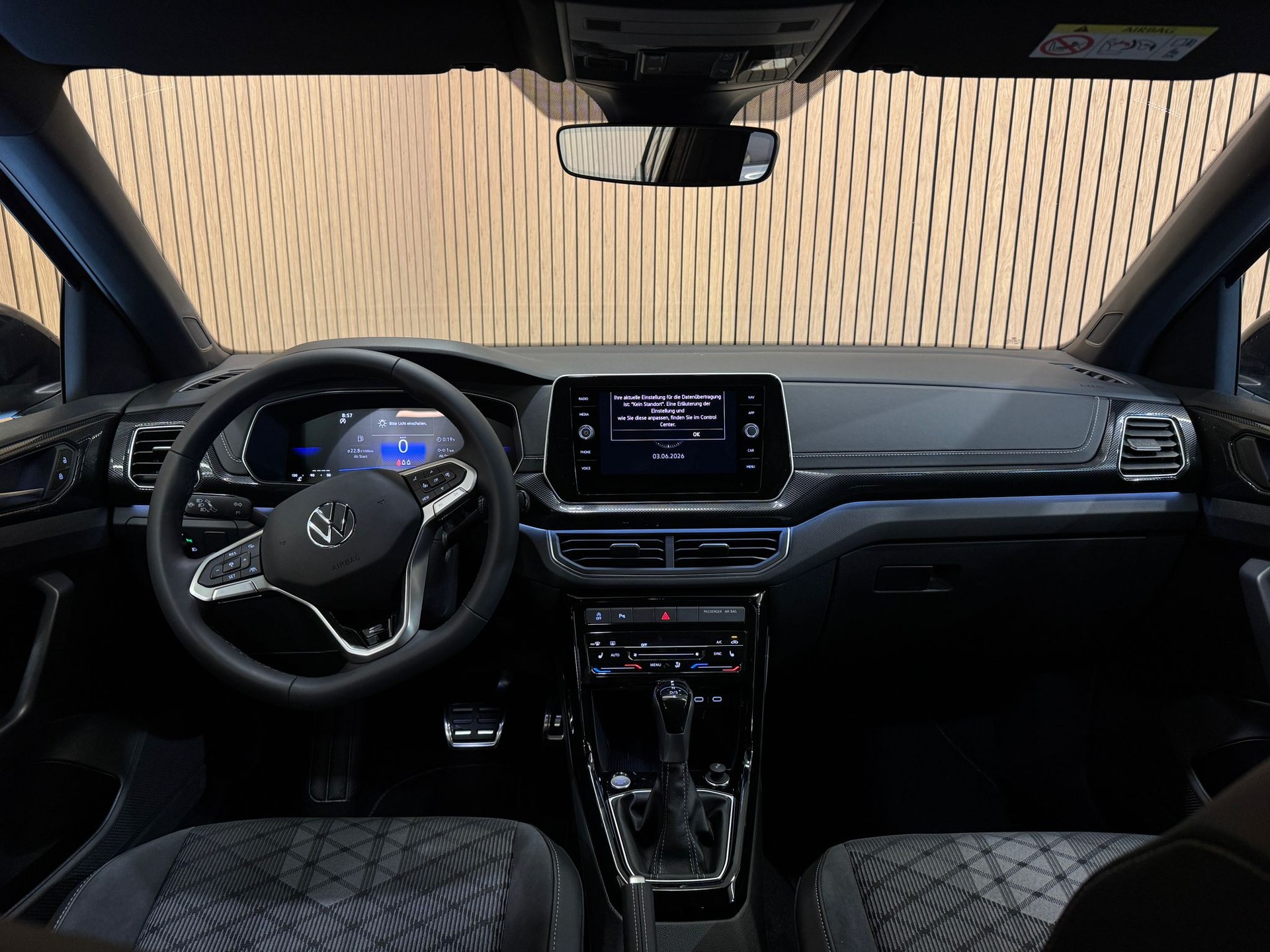 VW T-Cross 1.0 TSI EVO R-Line DSG *Deep Black*-image-8