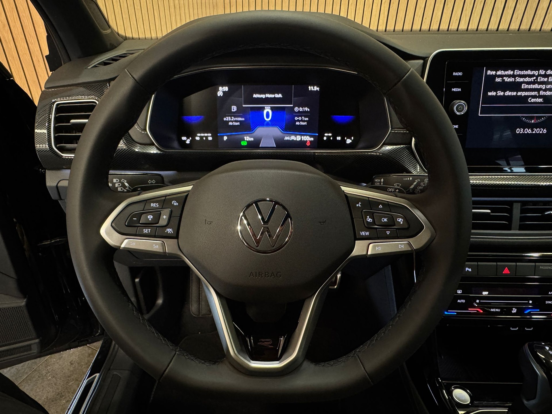 VW T-Cross 1.0 TSI EVO R-Line DSG *Deep Black*-image-9