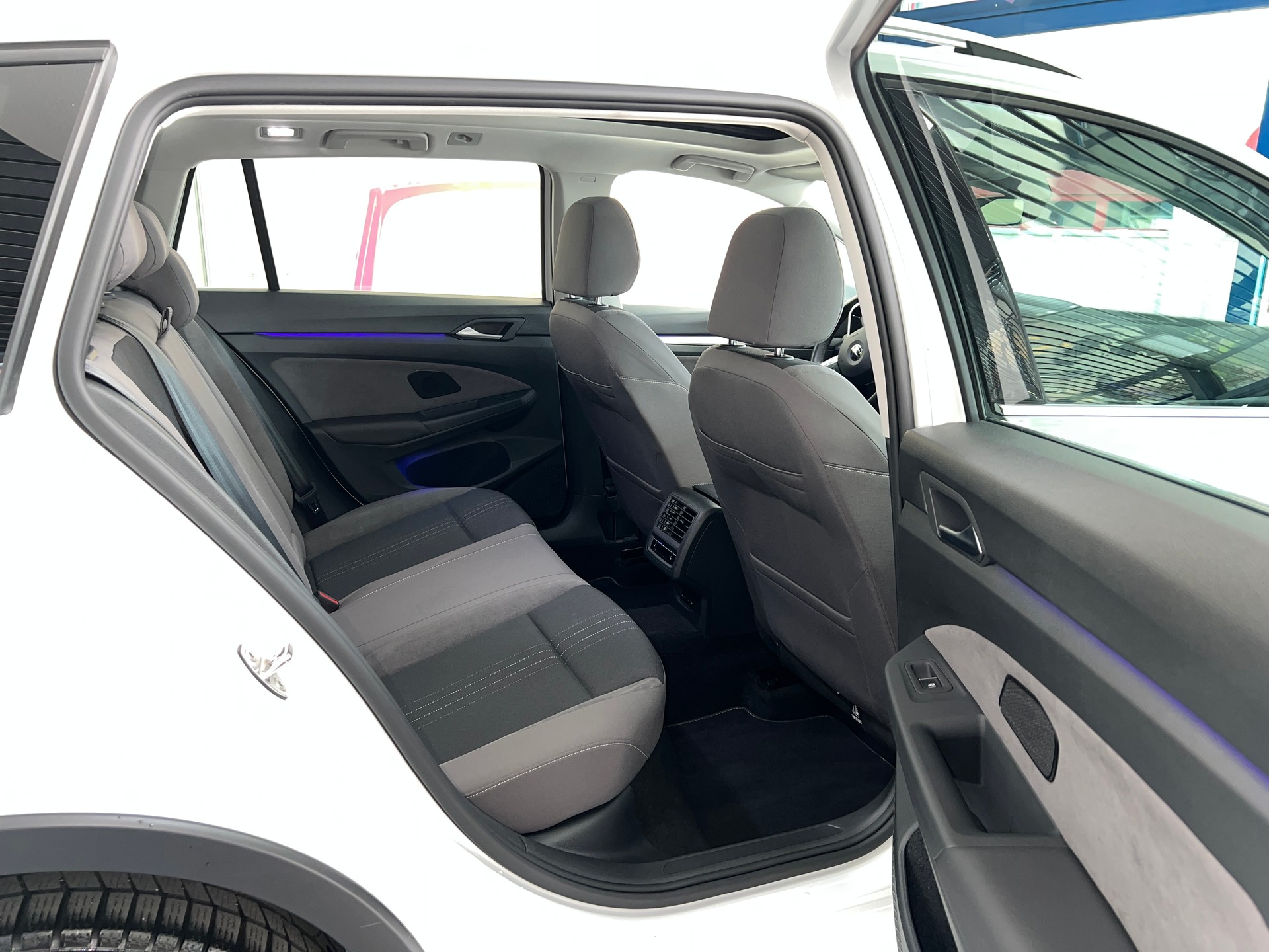 VW Golf 2.0 TDI Alltrack DSG 4Motion-image-5