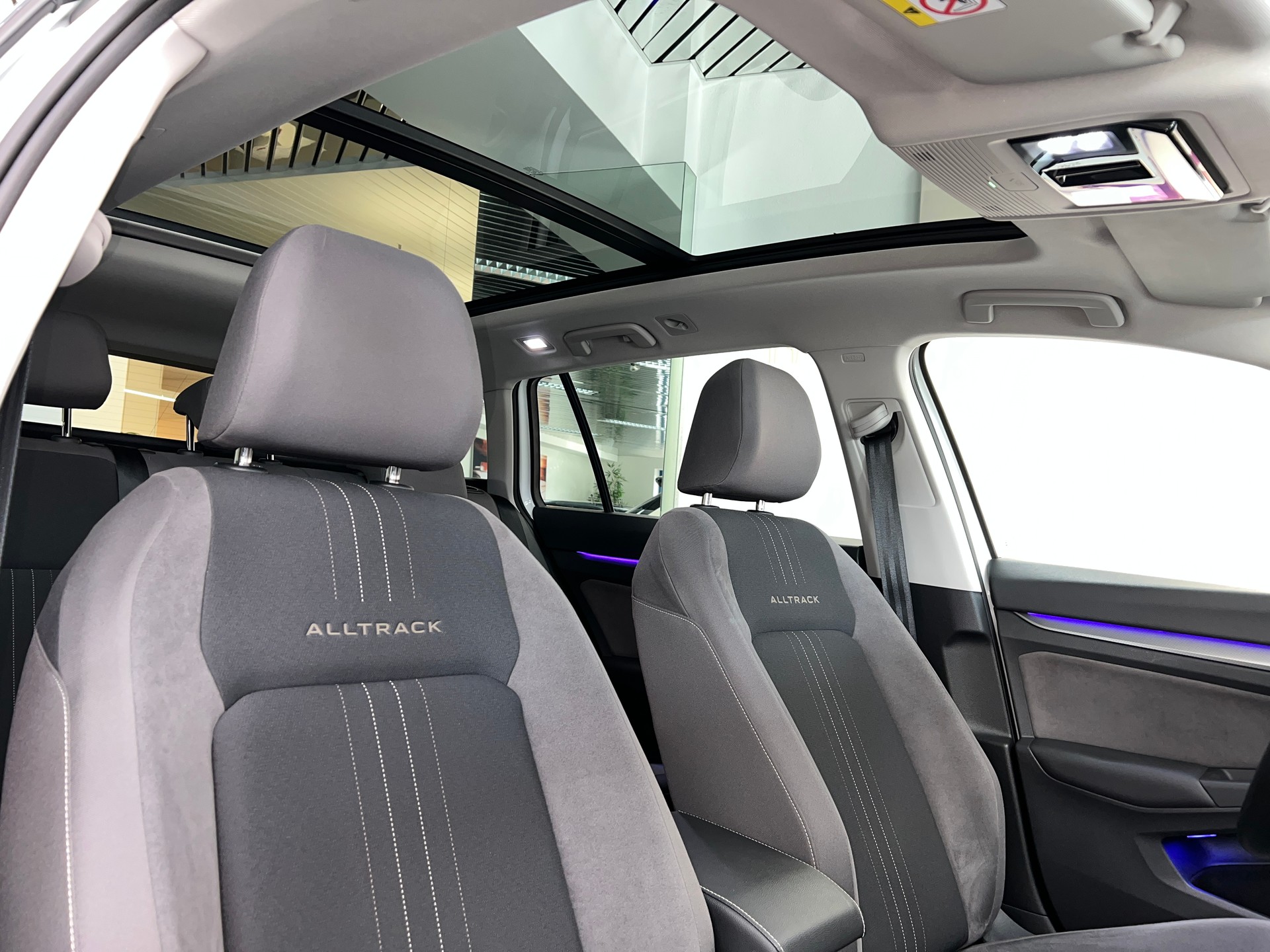 VW Golf 2.0 TDI Alltrack DSG 4Motion-image-8