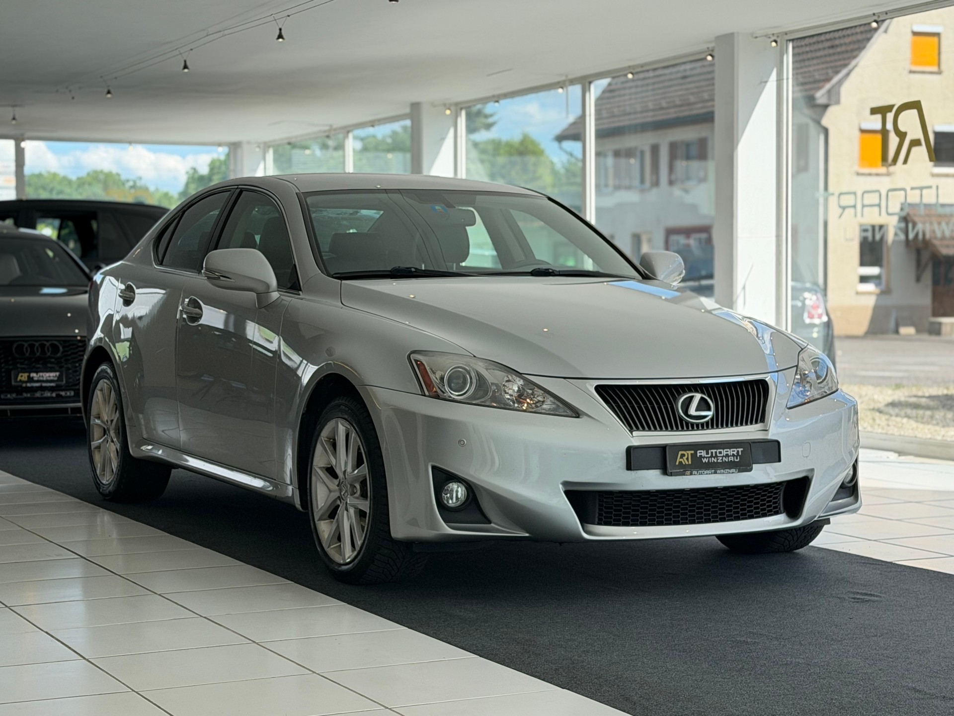 LEXUS IS 220d Edition **Frisch ab MFK & Service**-showroom-element-2