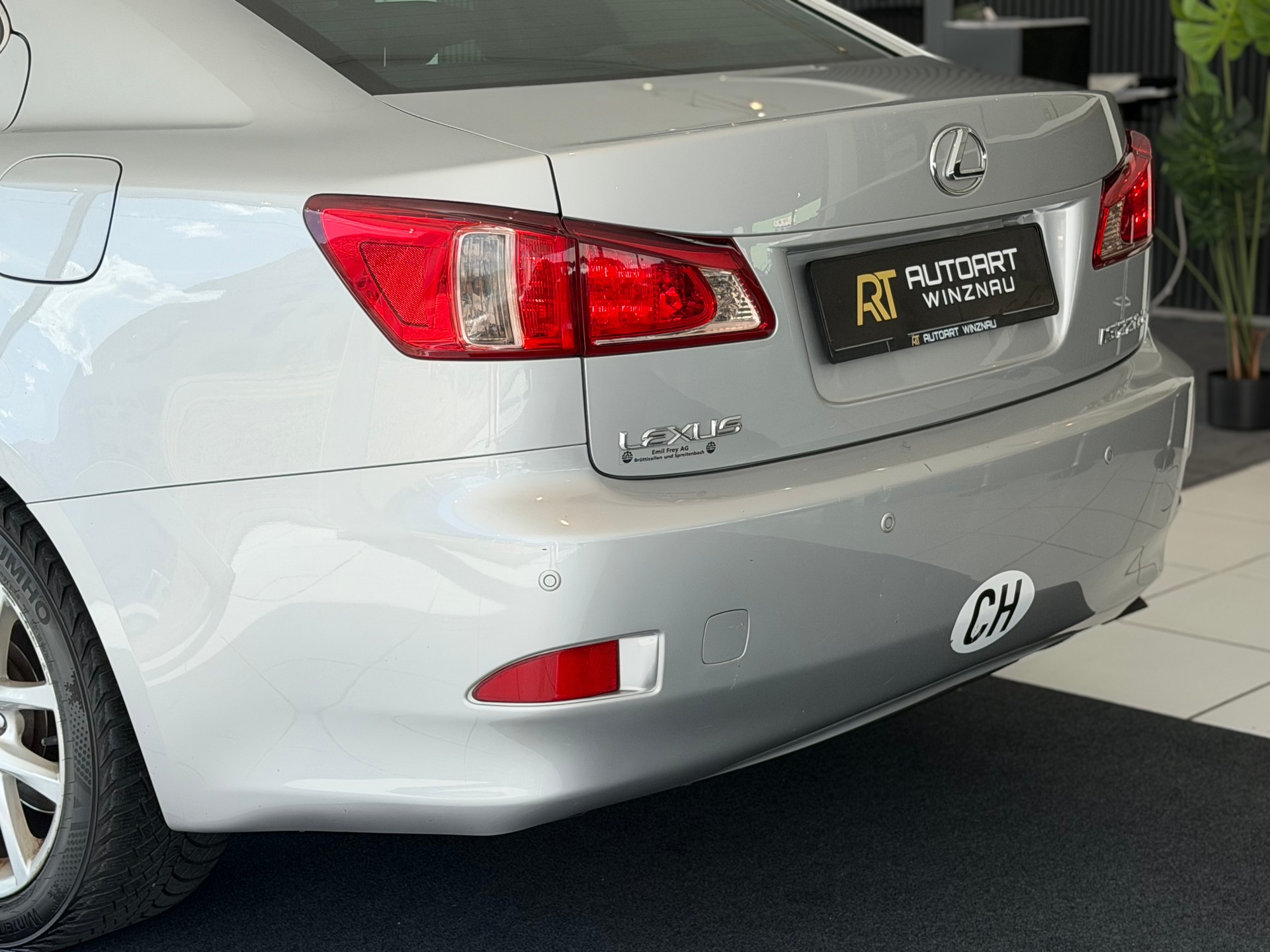 LEXUS IS 220d Edition **Frisch ab MFK & Service**-image-9