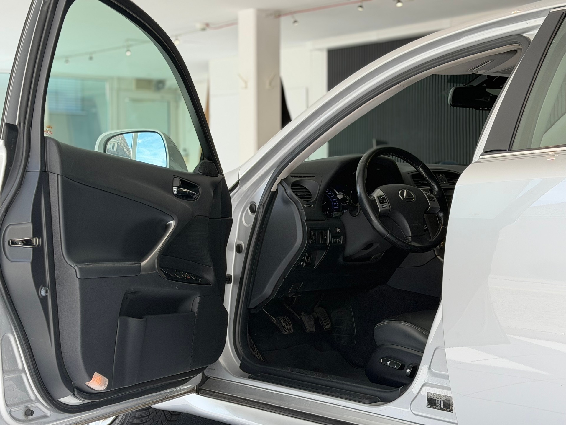LEXUS IS 220d Edition **Frisch ab MFK & Service**-image-10