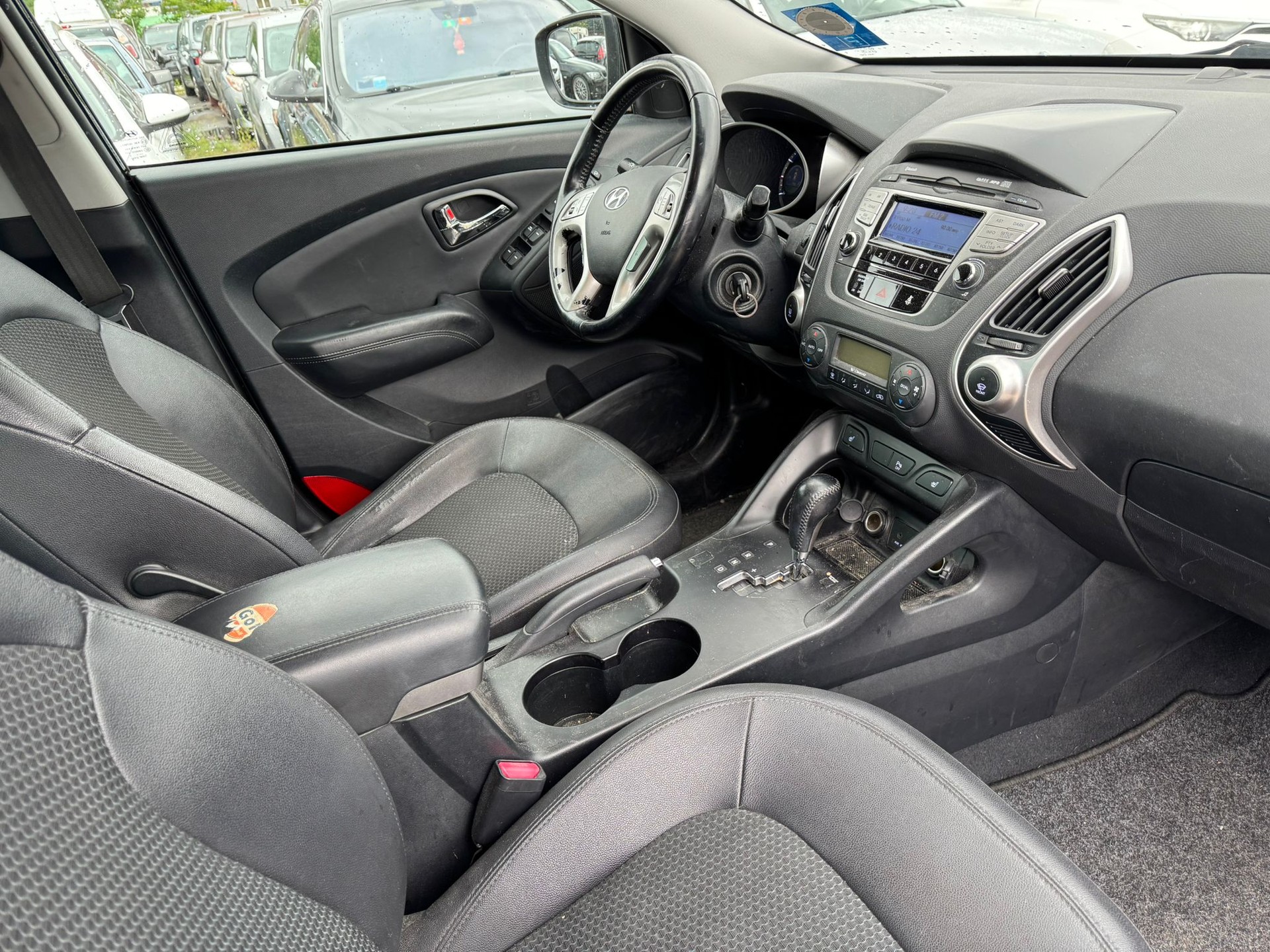 HYUNDAI iX 35 2.0 Style 4WD Automatic-image-12