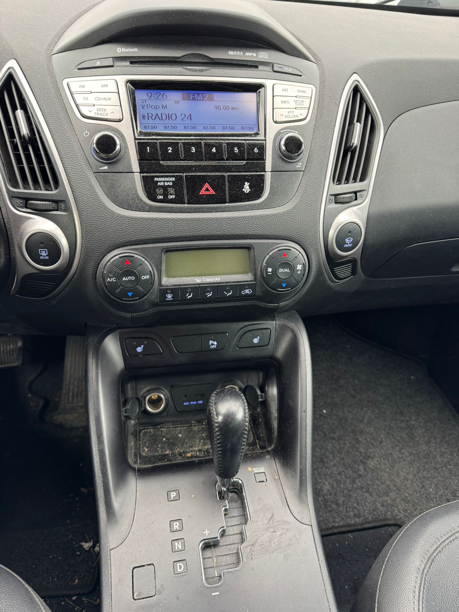HYUNDAI iX 35 2.0 Style 4WD Automatic-image-6