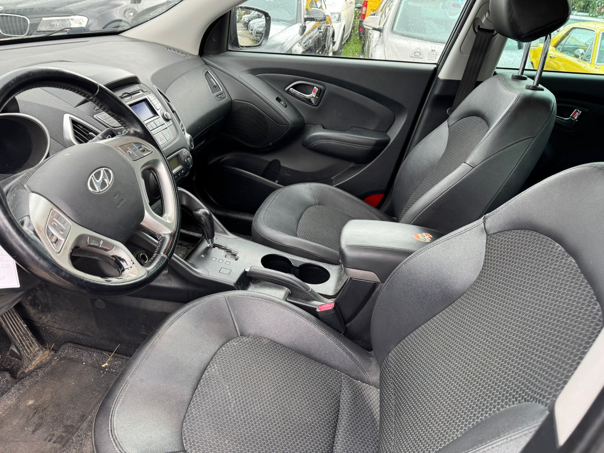 HYUNDAI iX 35 2.0 Style 4WD Automatic-image-9