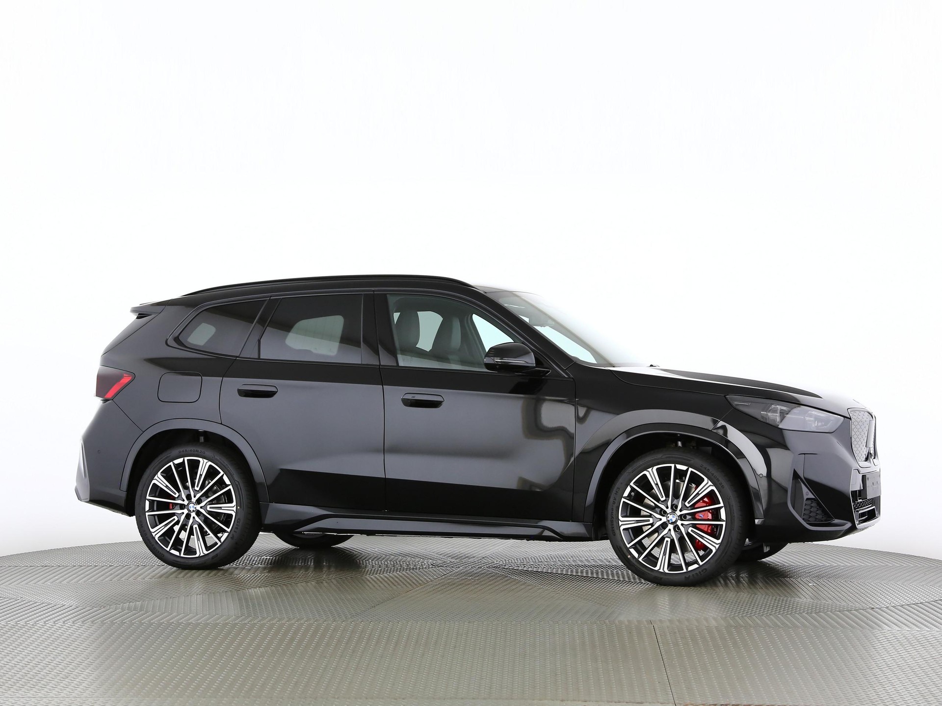 BMW iX1 30 xDrive-image-24