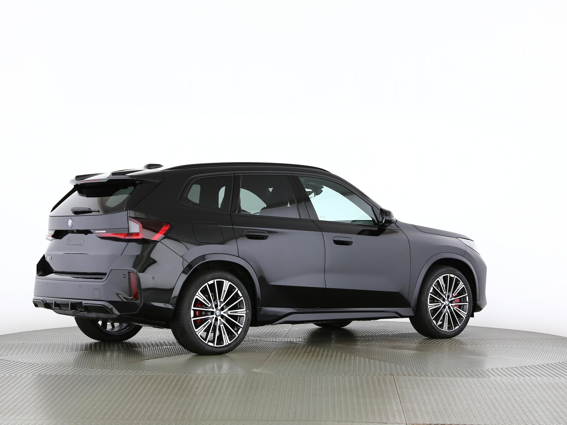 BMW iX1 30 xDrive-image-20