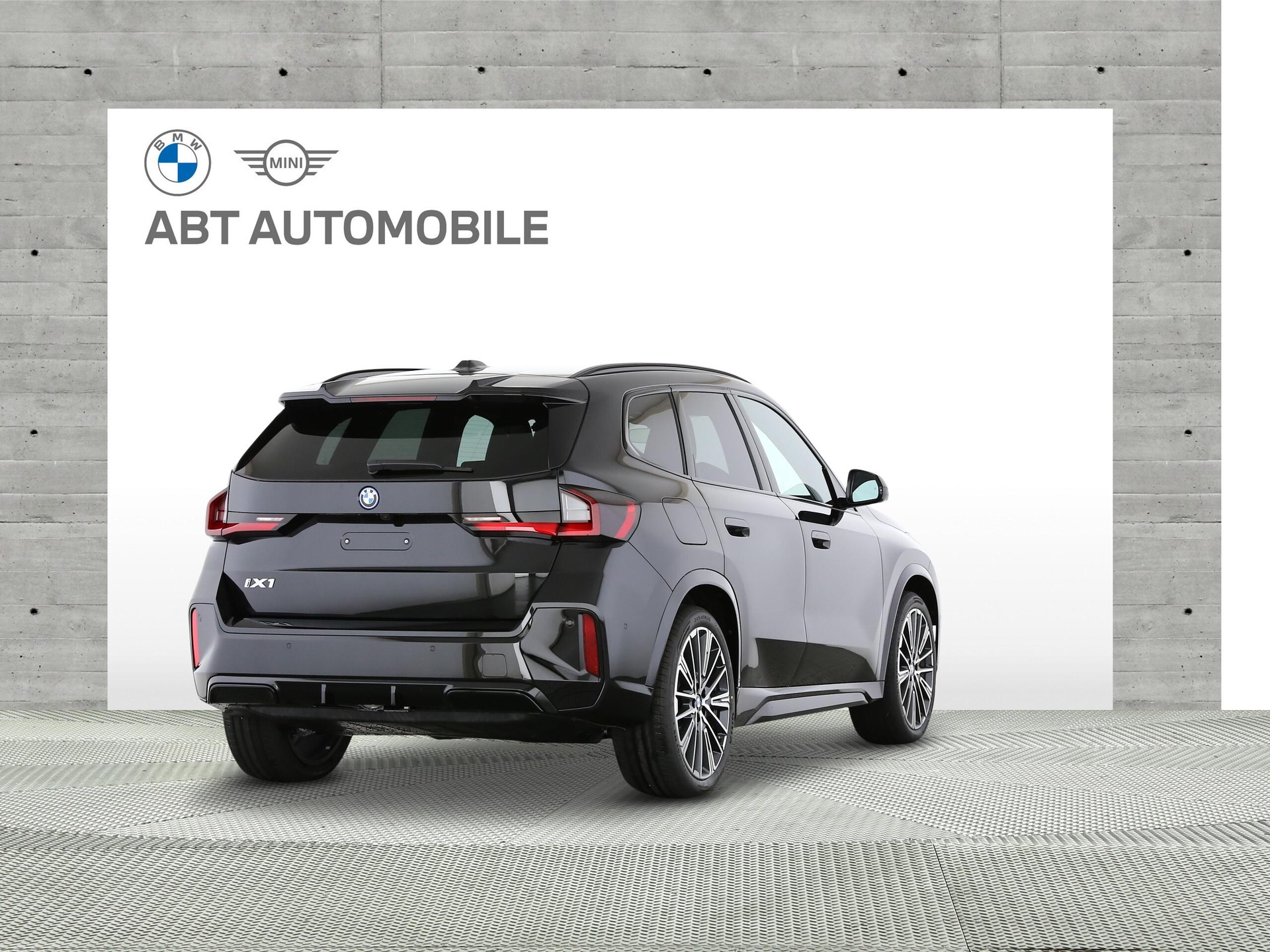 BMW iX1 30 xDrive-showroom-element-2