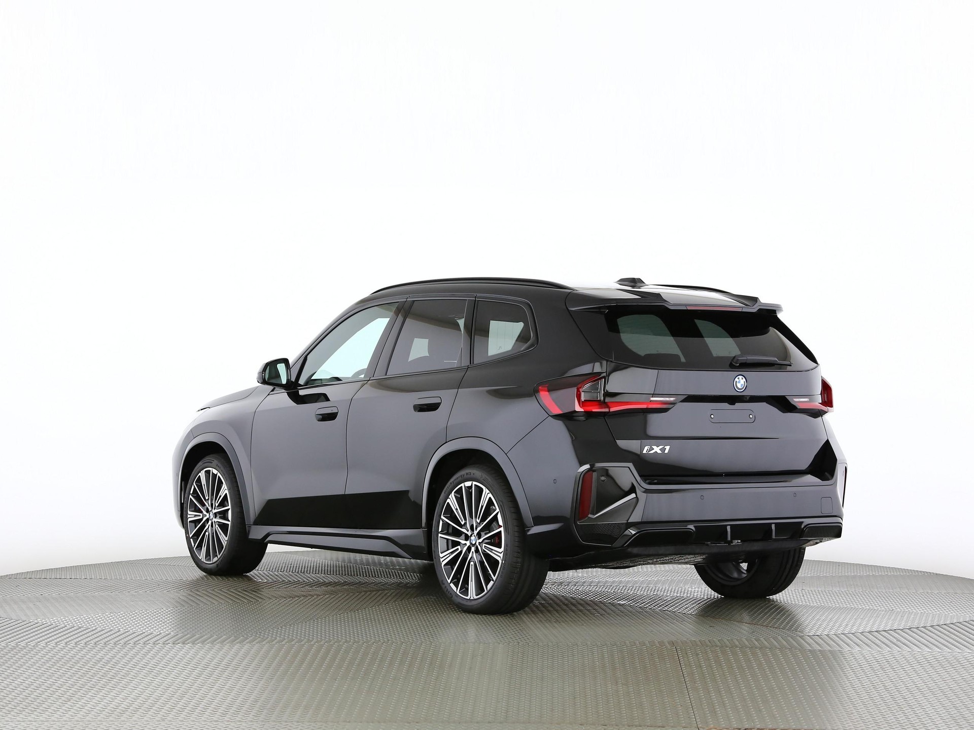 BMW iX1 30 xDrive-image-15