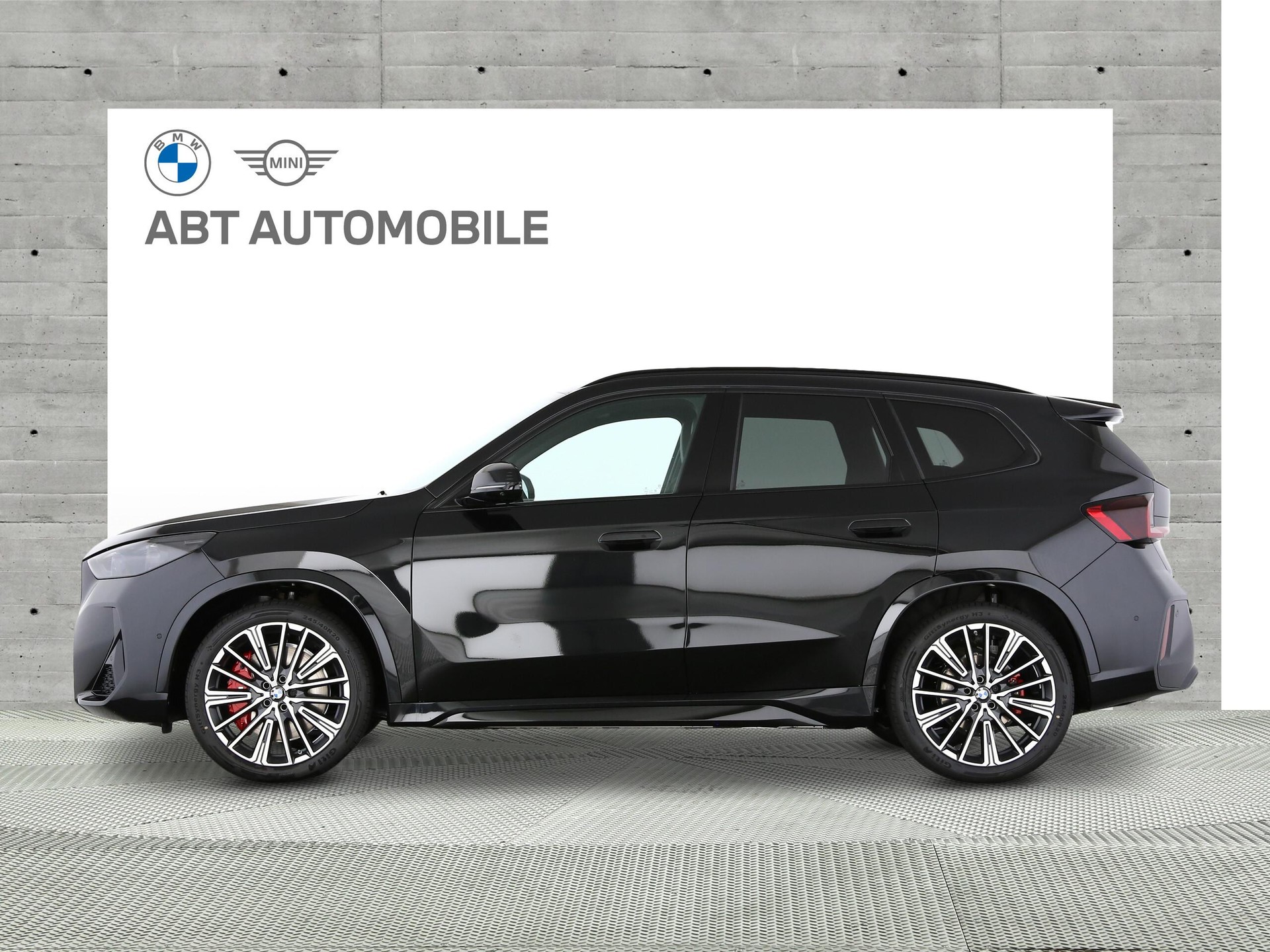 BMW iX1 30 xDrive-showroom-element-1