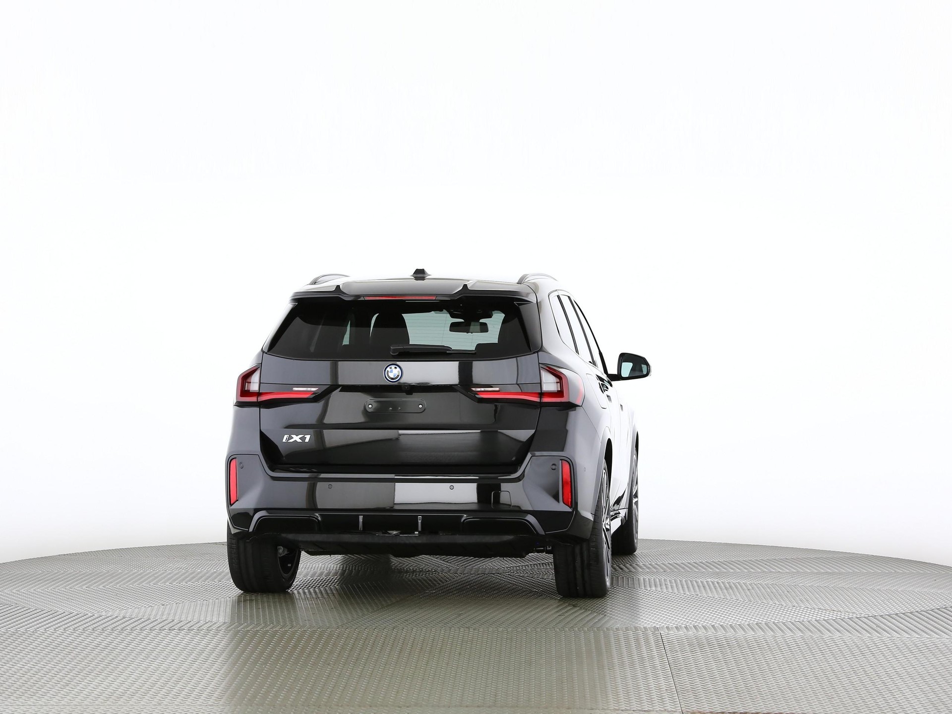 BMW iX1 30 xDrive-image-17