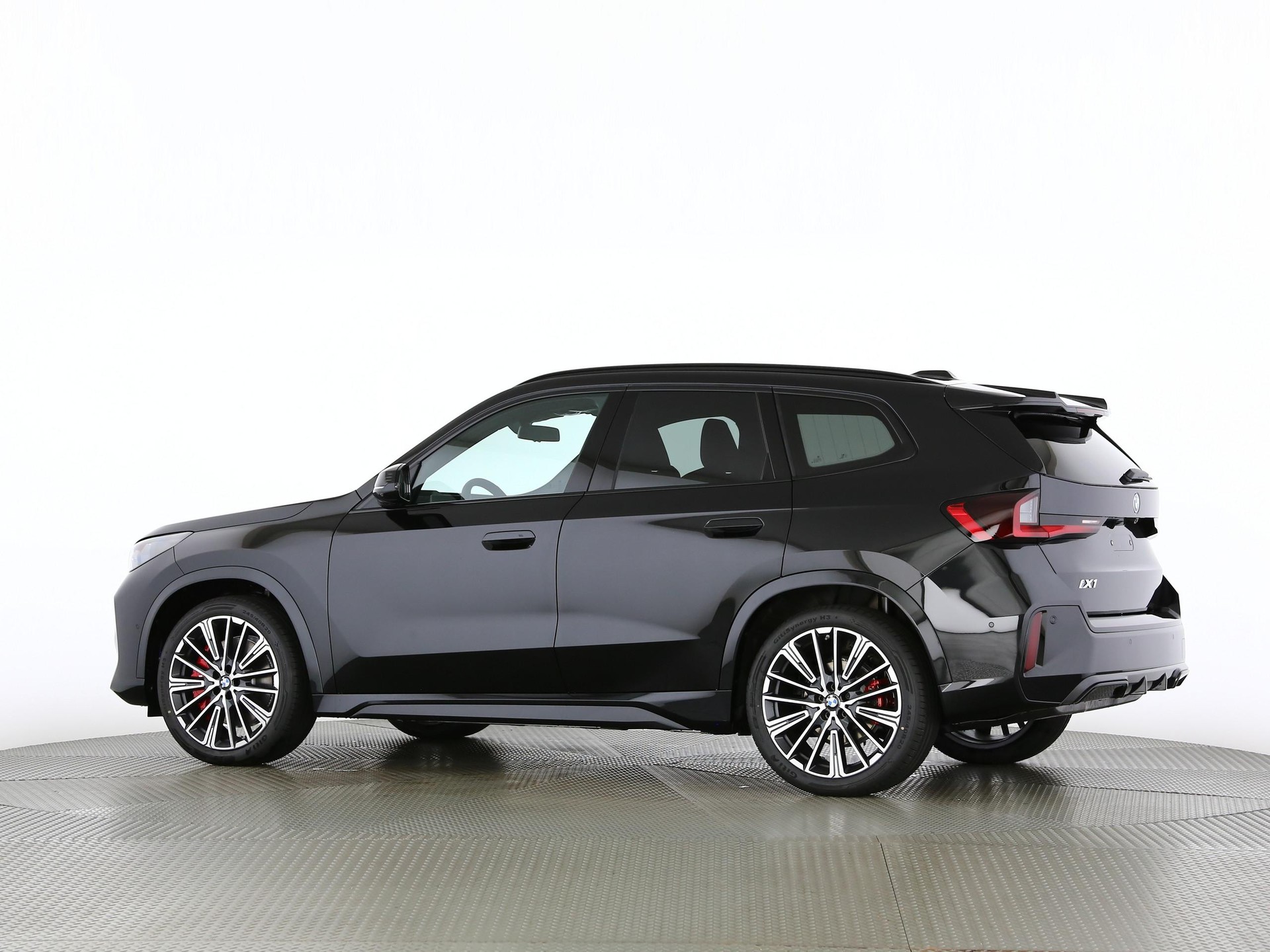 BMW iX1 30 xDrive-image-13