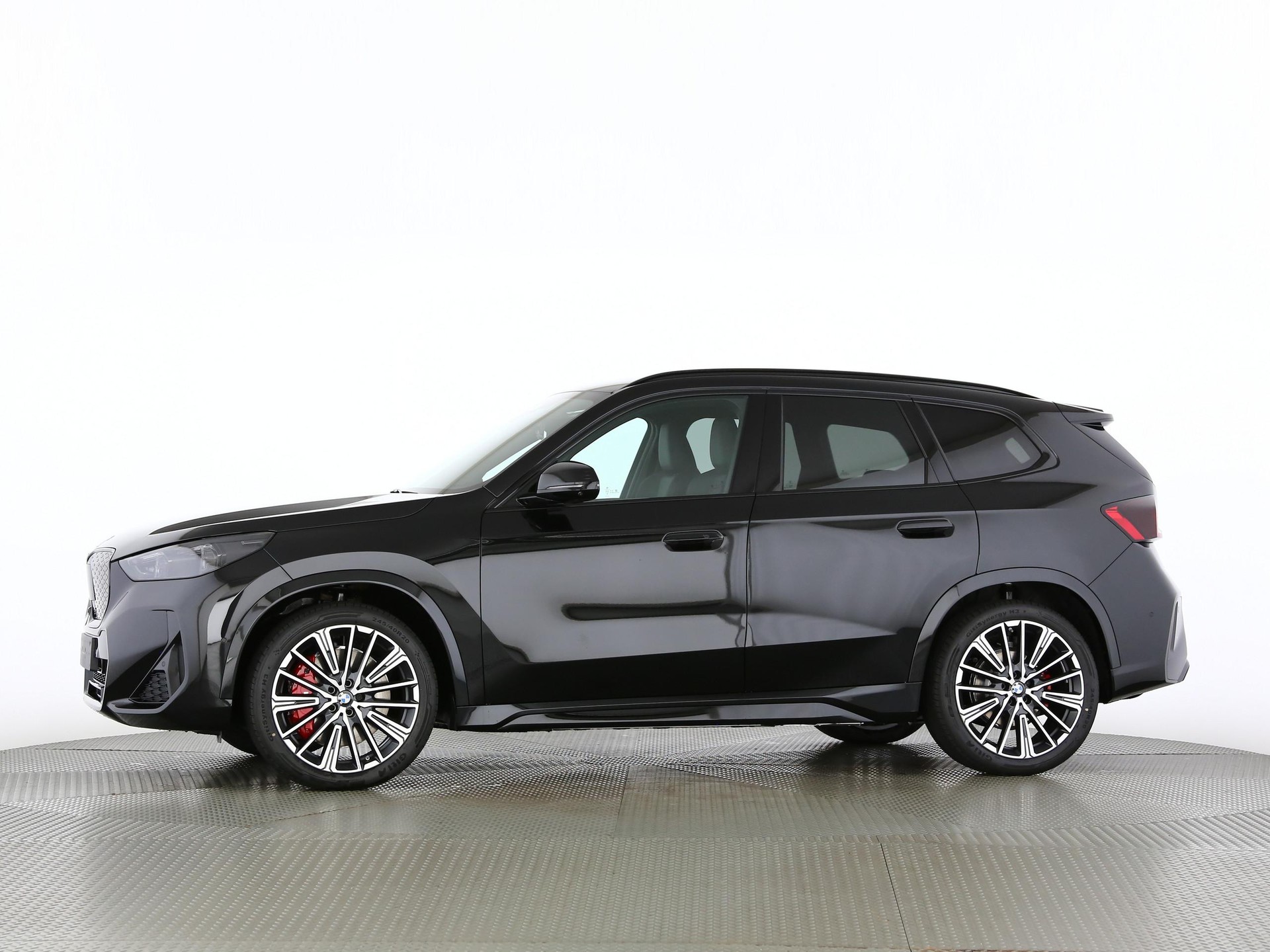 BMW iX1 30 xDrive-image-10