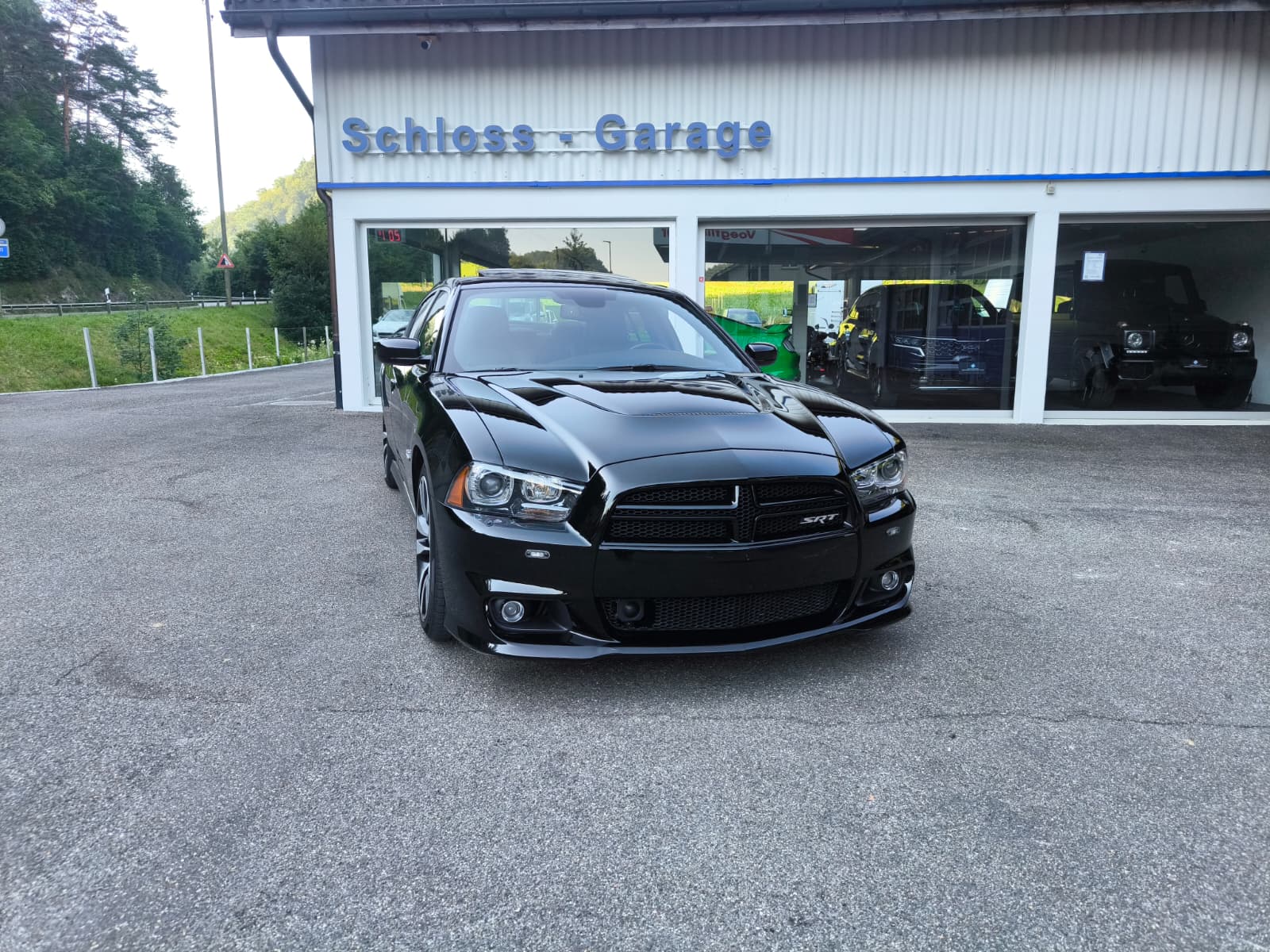 DODGE Charger 6.4 SRT-8-showroom-element-2