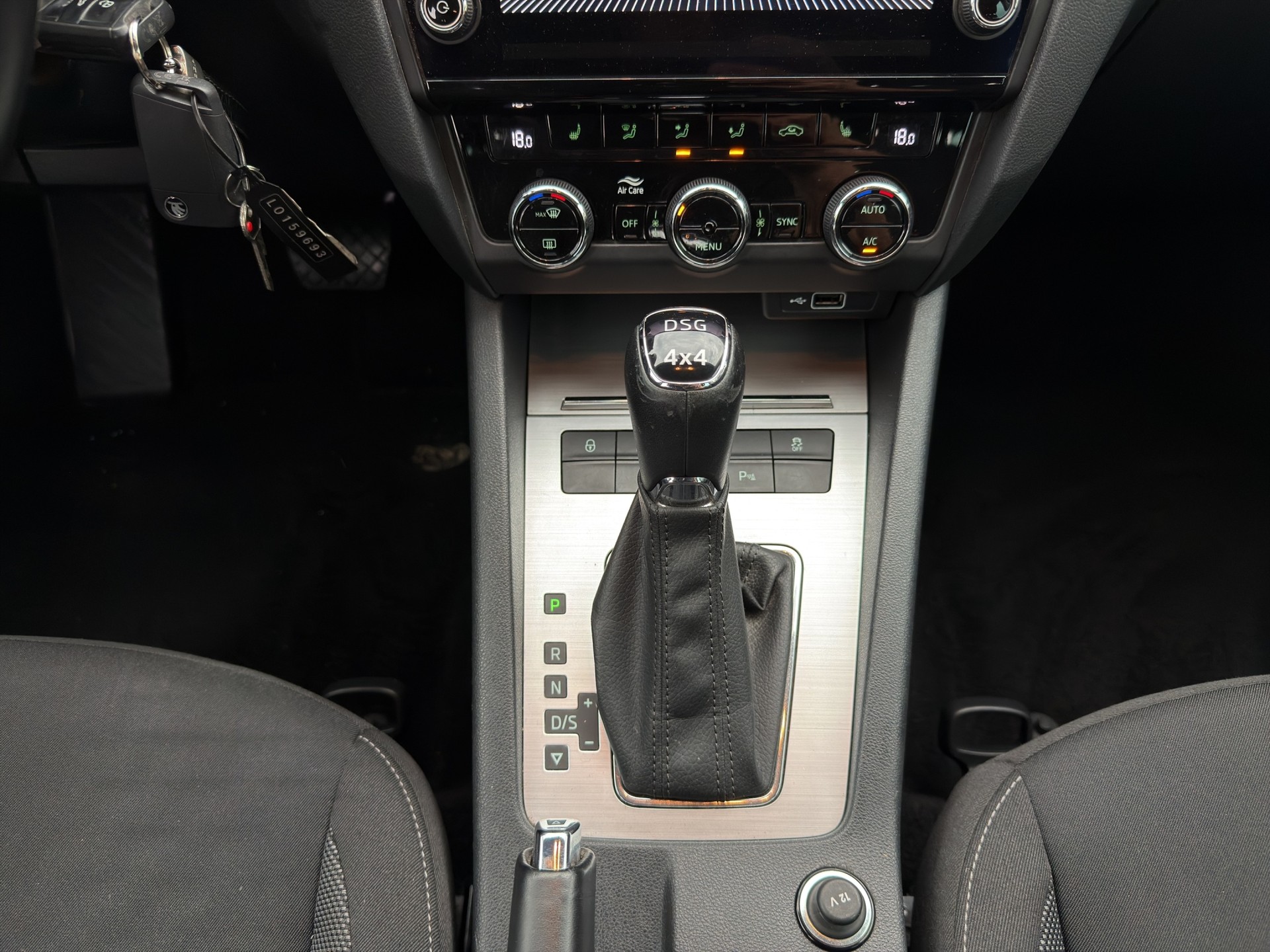 SKODA Octavia Combi 2.0 TDI Ambition 4x4 DSG-image-15