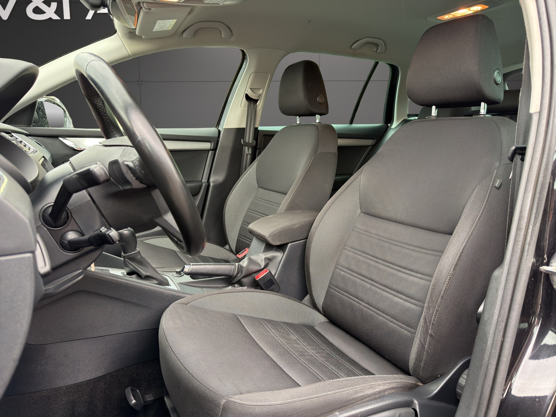 SKODA Octavia Combi 2.0 TDI Ambition 4x4 DSG-image-21