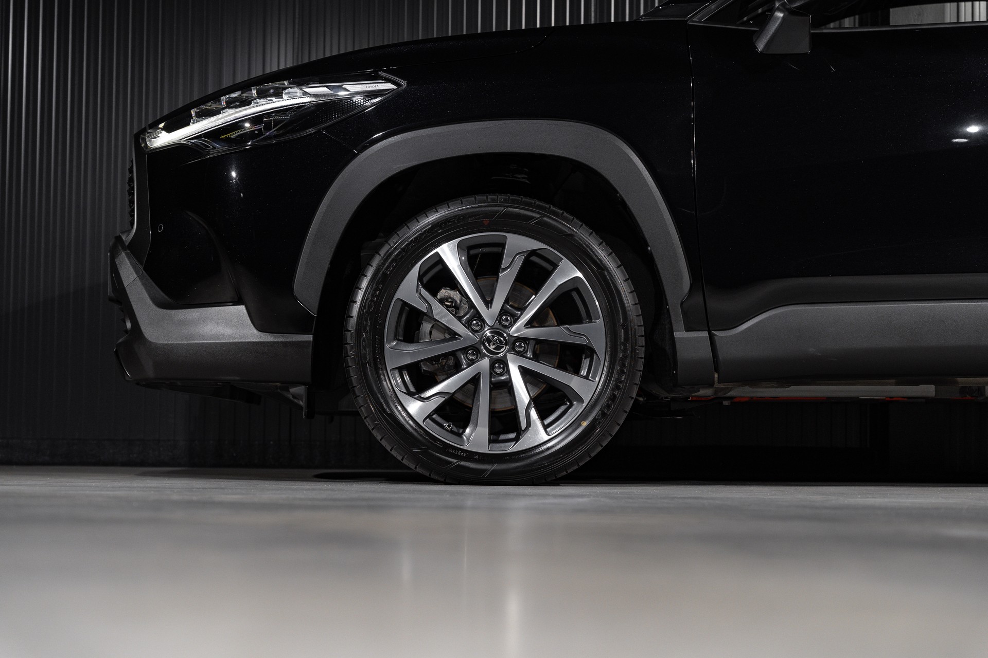 TOYOTA Corolla Cross 2.0 4WD e-CVT-image-25