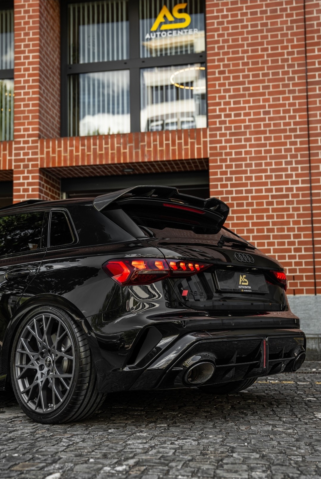 AUDI RS3 Sportback 2.5 TSI Facelift *BLACK* TRAUM | R8-SCHALENSITZE | PANORAMA | CARBON | 280 KMH-showroom-element-1