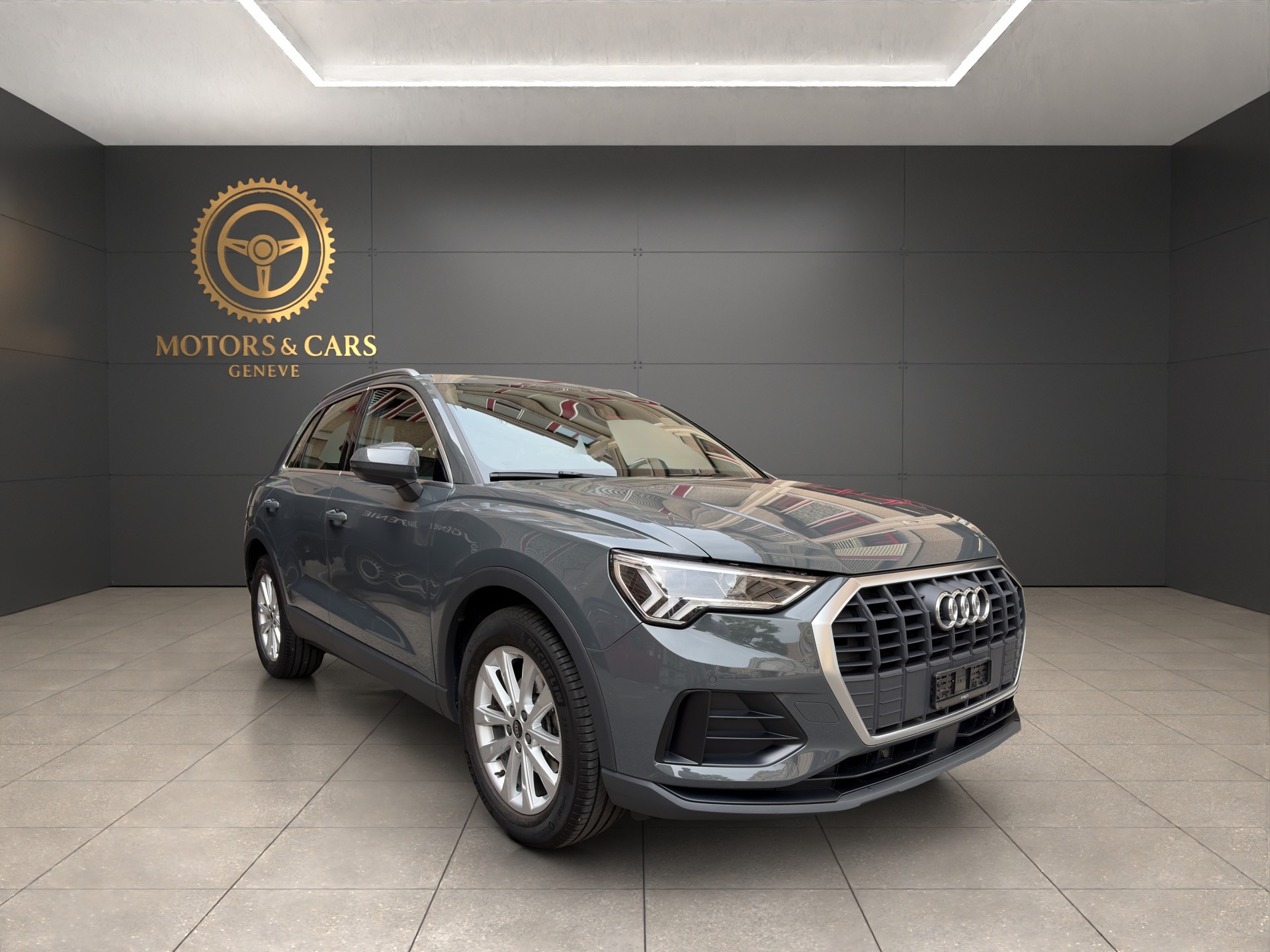 AUDI Q3 35 TFSI advanced Attraction S-tronic-showroom-element-1