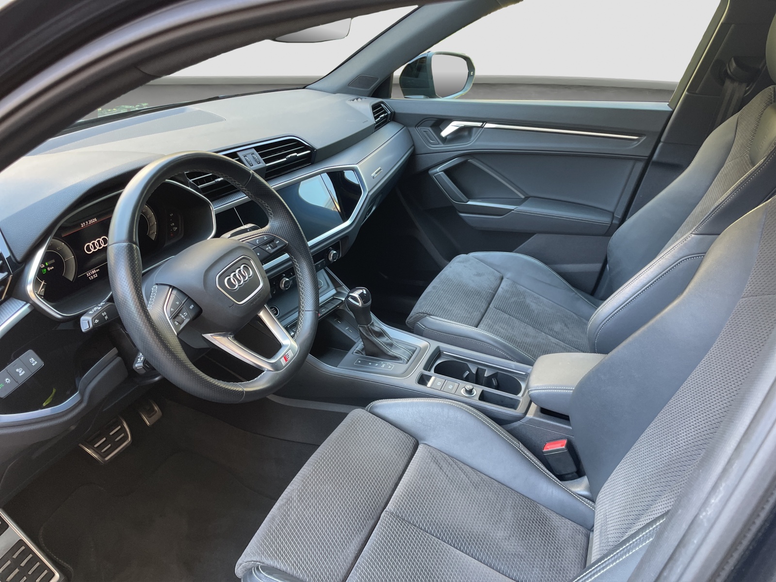 AUDI Q3 Sportback 45 TFSI e S line S-tronic-image-7