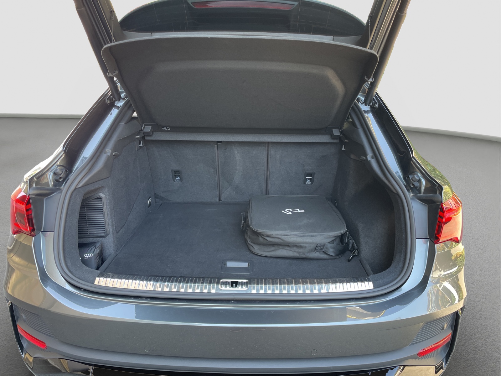 AUDI Q3 Sportback 45 TFSI e S line S-tronic-image-9