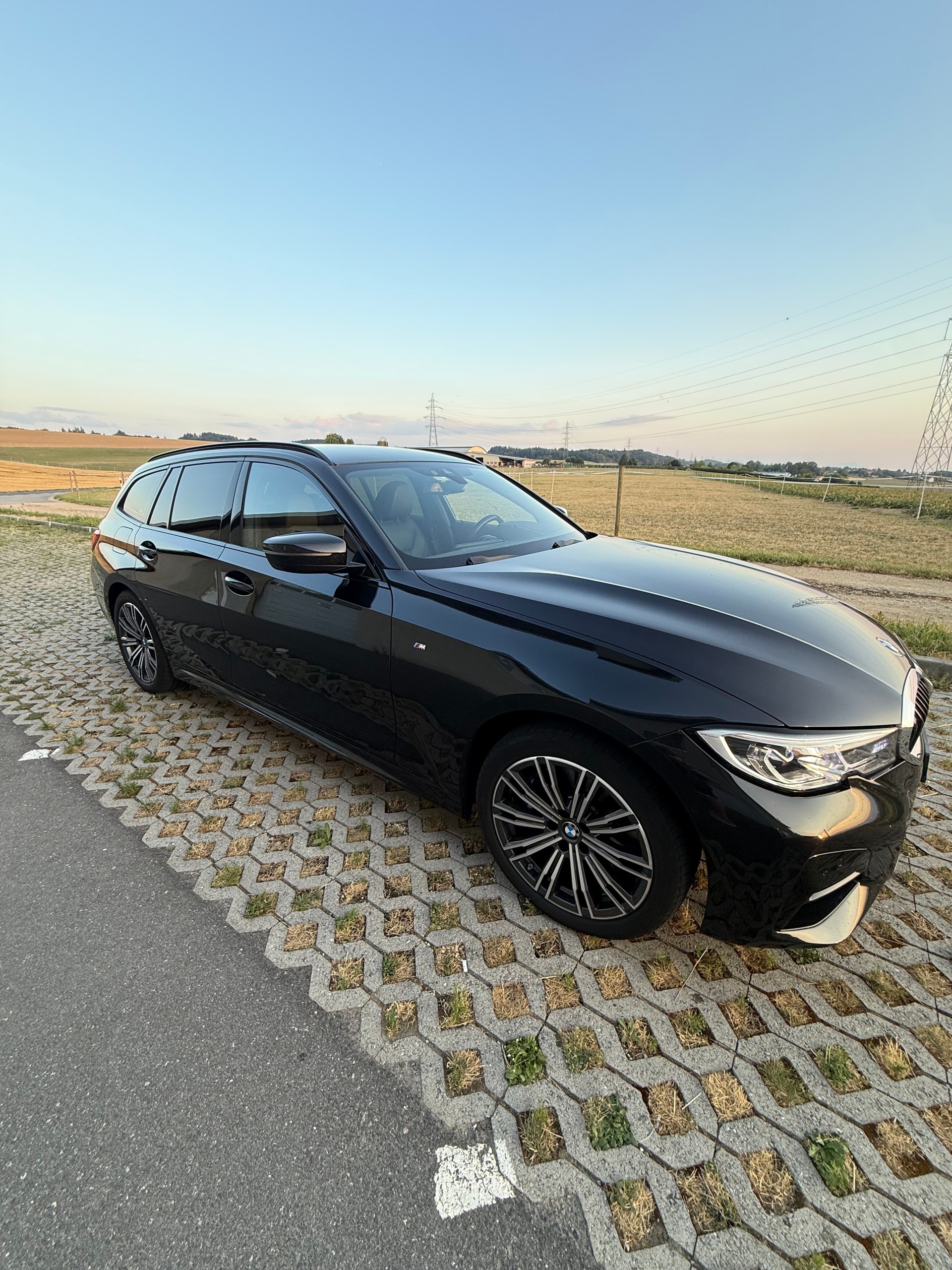 BMW 330e xDrive-image-2