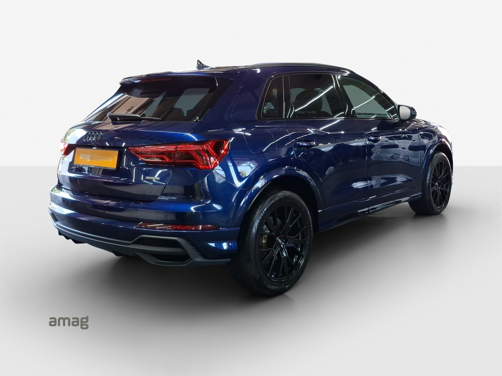 AUDI Q3 40 TFSI S line quattro S-tronic-image-4