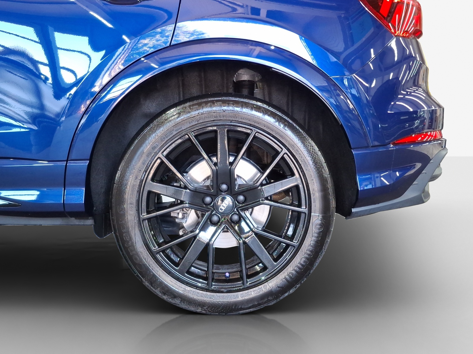 AUDI Q3 40 TFSI S line quattro S-tronic-image-13