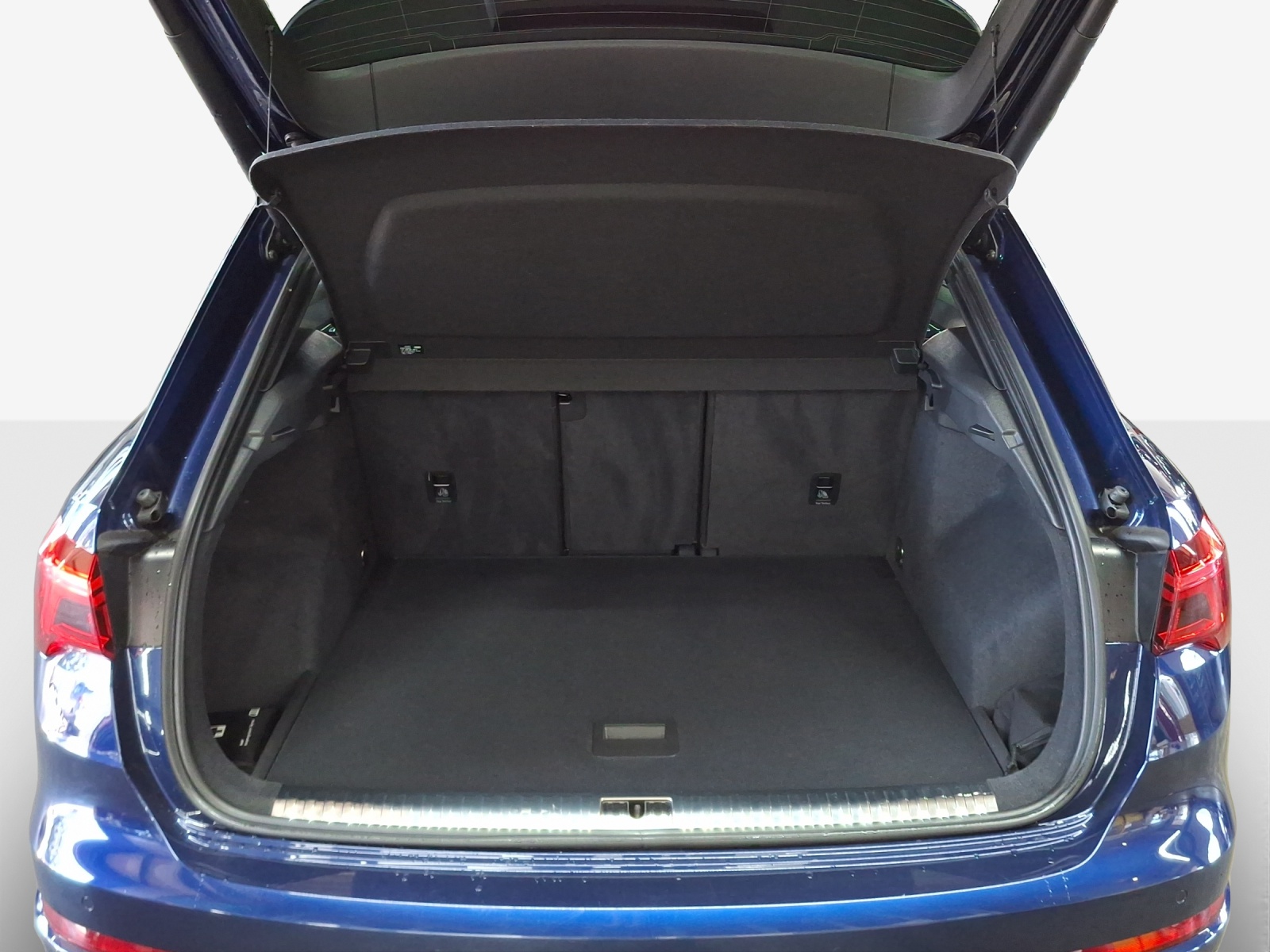 AUDI Q3 40 TFSI S line quattro S-tronic-image-12