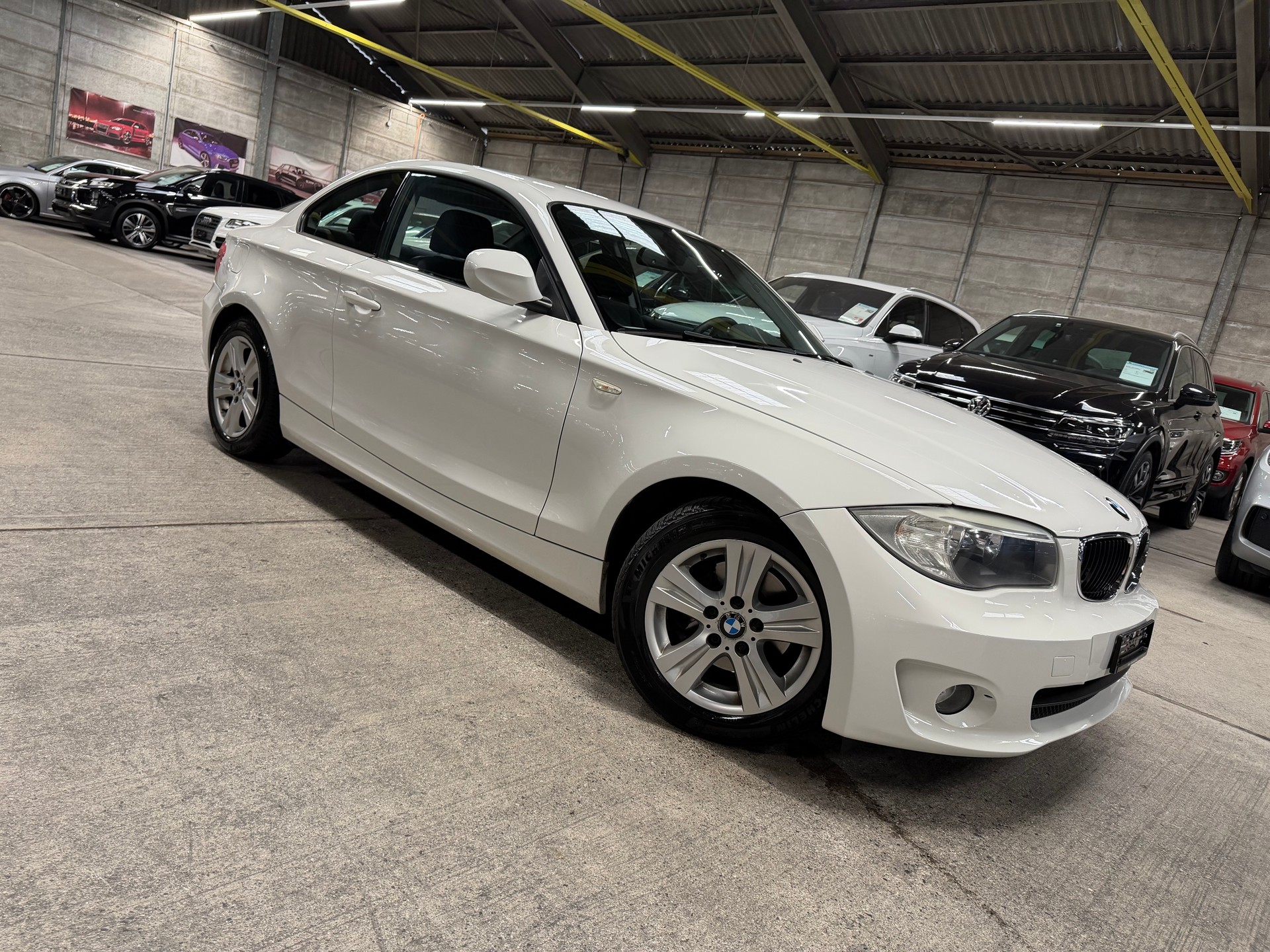 BMW 120i Coupé-showroom-element-1