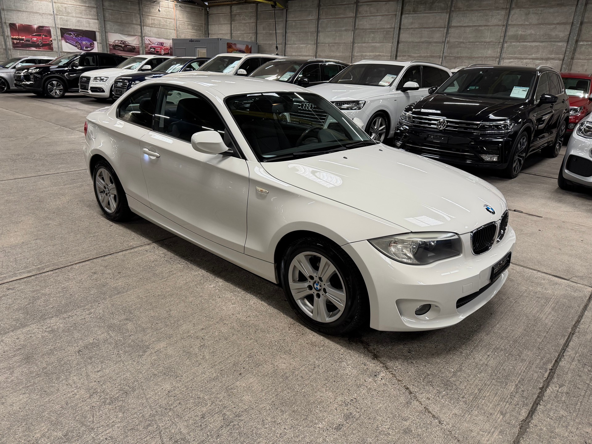BMW 120i Coupé-showroom-element-2