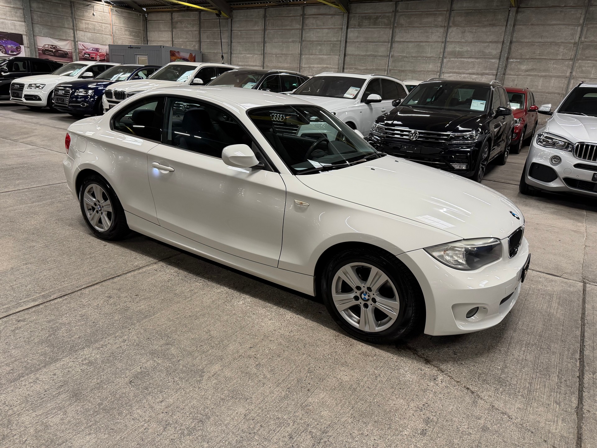 BMW 120i Coupé-showroom-element-3