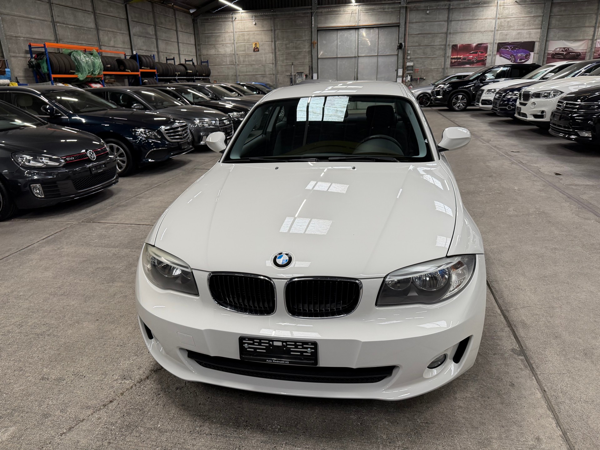 BMW 120i Coupé-image-10