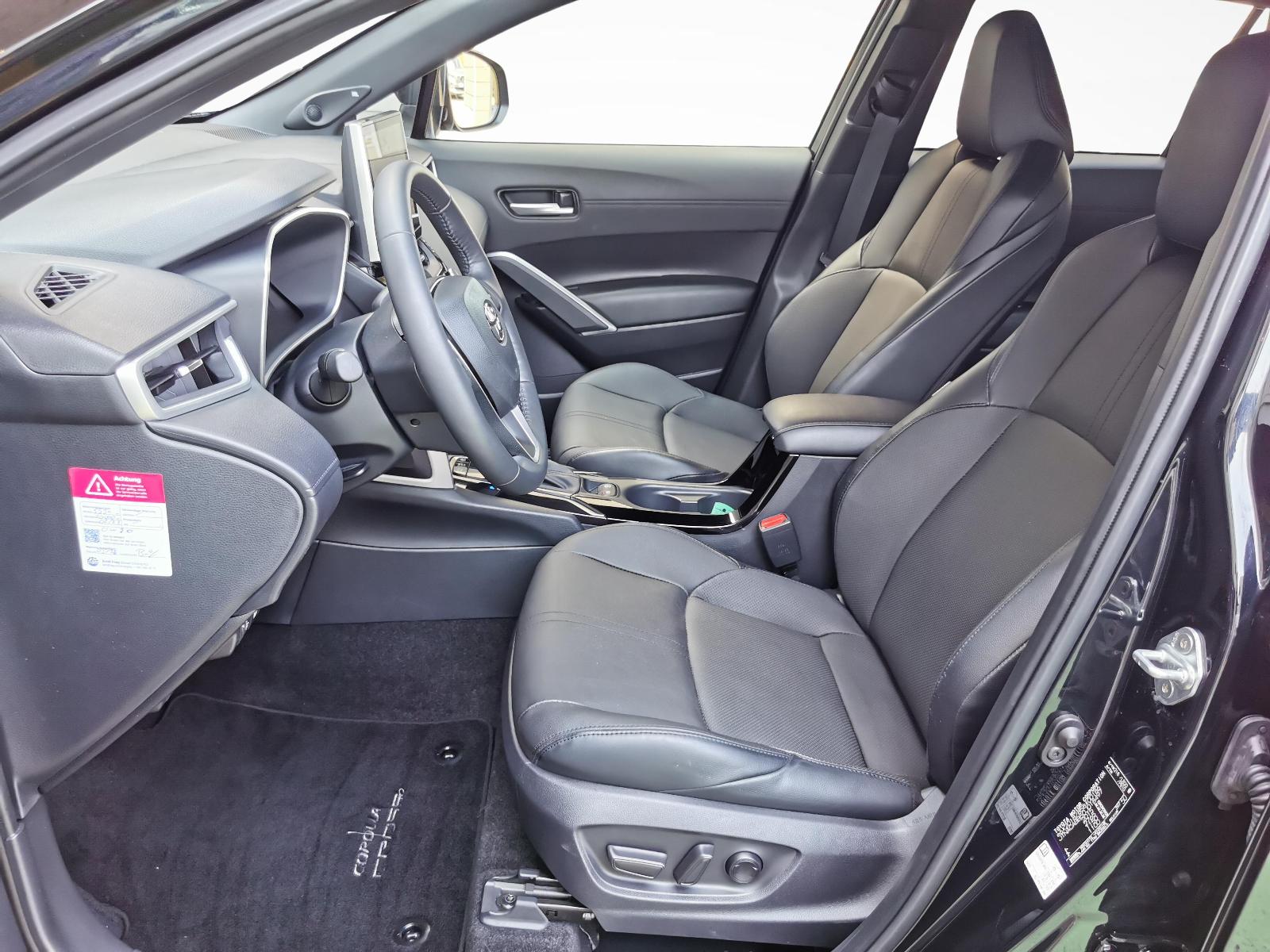 TOYOTA Corolla Cross 2.0 HSD Premium AWD-i-showroom-element-1