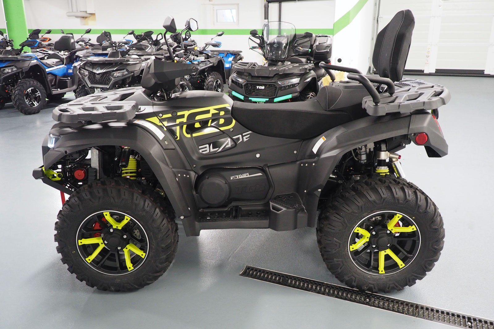 TGB Blade 1000 EFI LT Touring 4x4-showroom-element-3