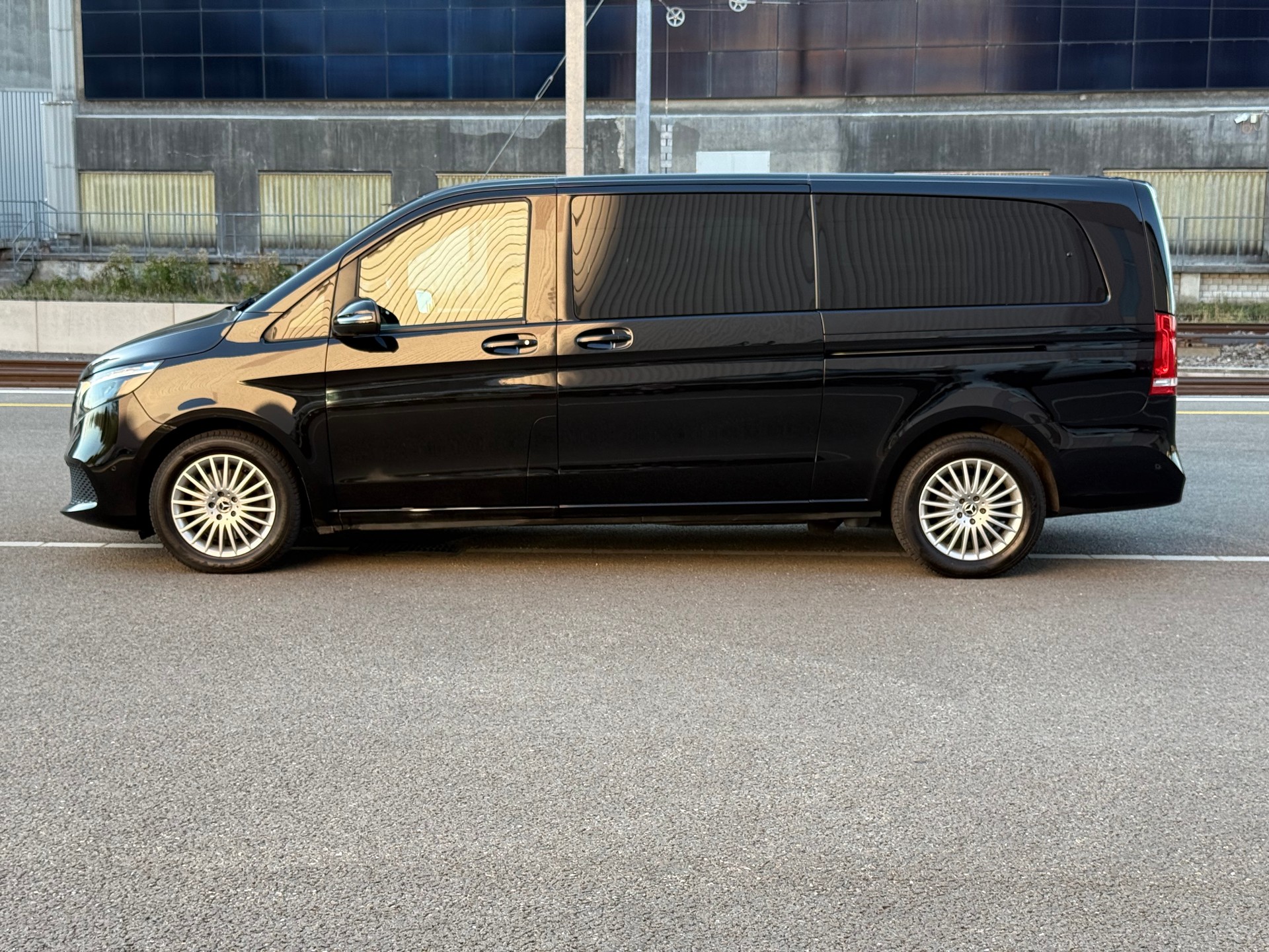 MERCEDES-BENZ V 300 d extralang Avantgarde 4Matic 9G-Tronic-showroom-element-1