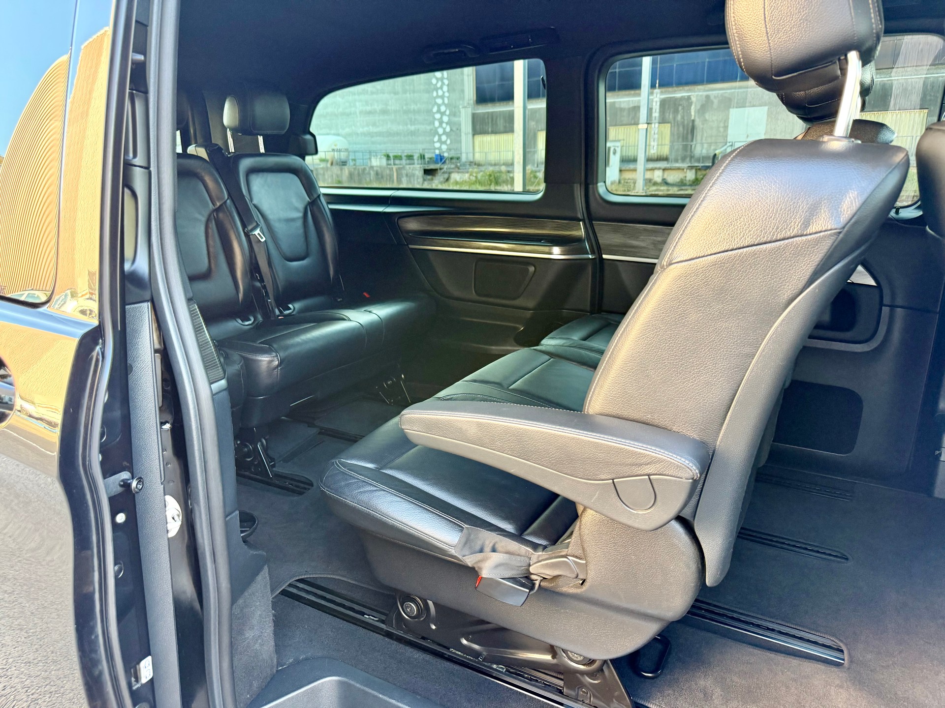 MERCEDES-BENZ V 300 d extralang Avantgarde 4Matic 9G-Tronic-image-13