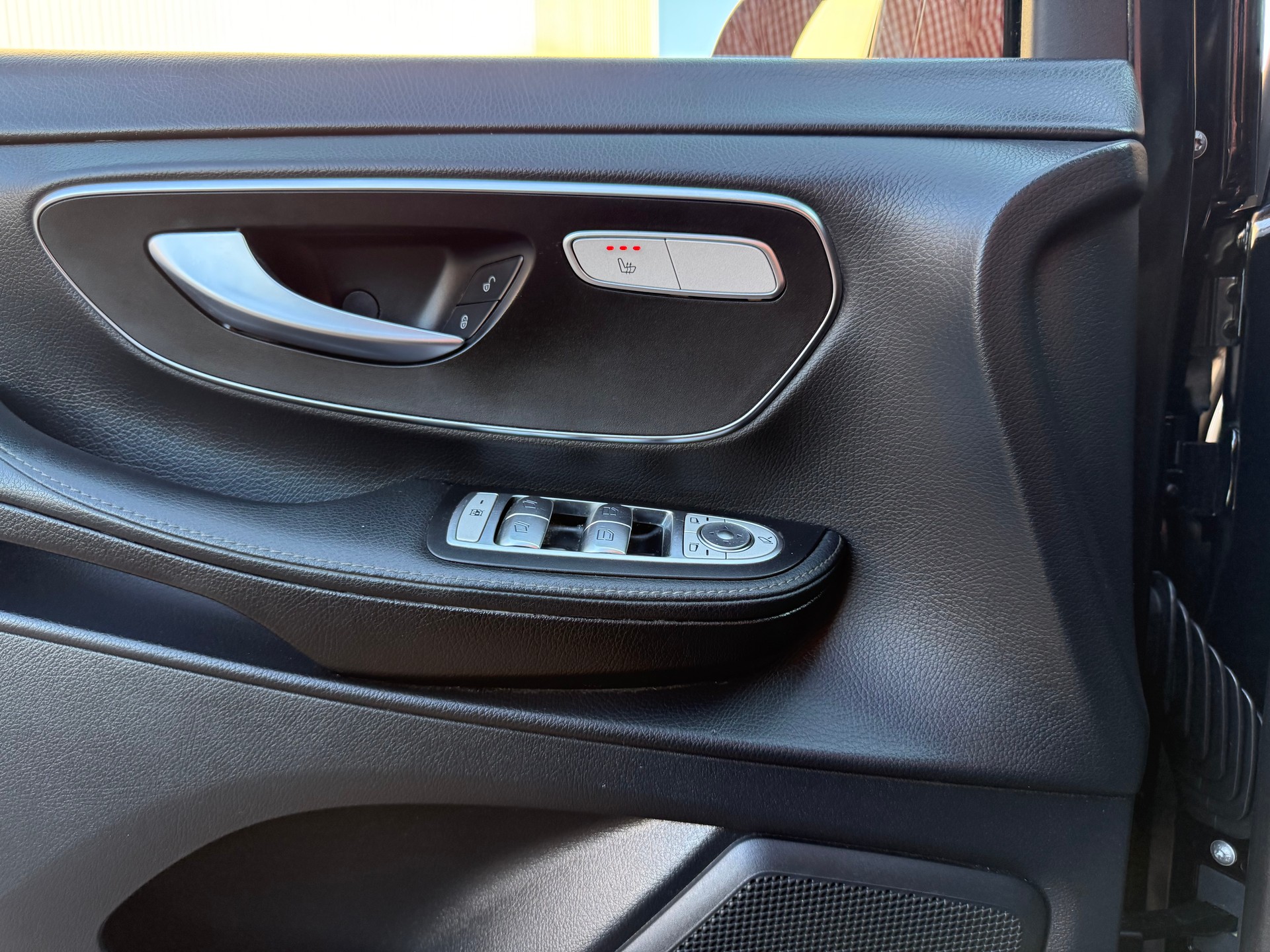 MERCEDES-BENZ V 300 d extralang Avantgarde 4Matic 9G-Tronic-image-10