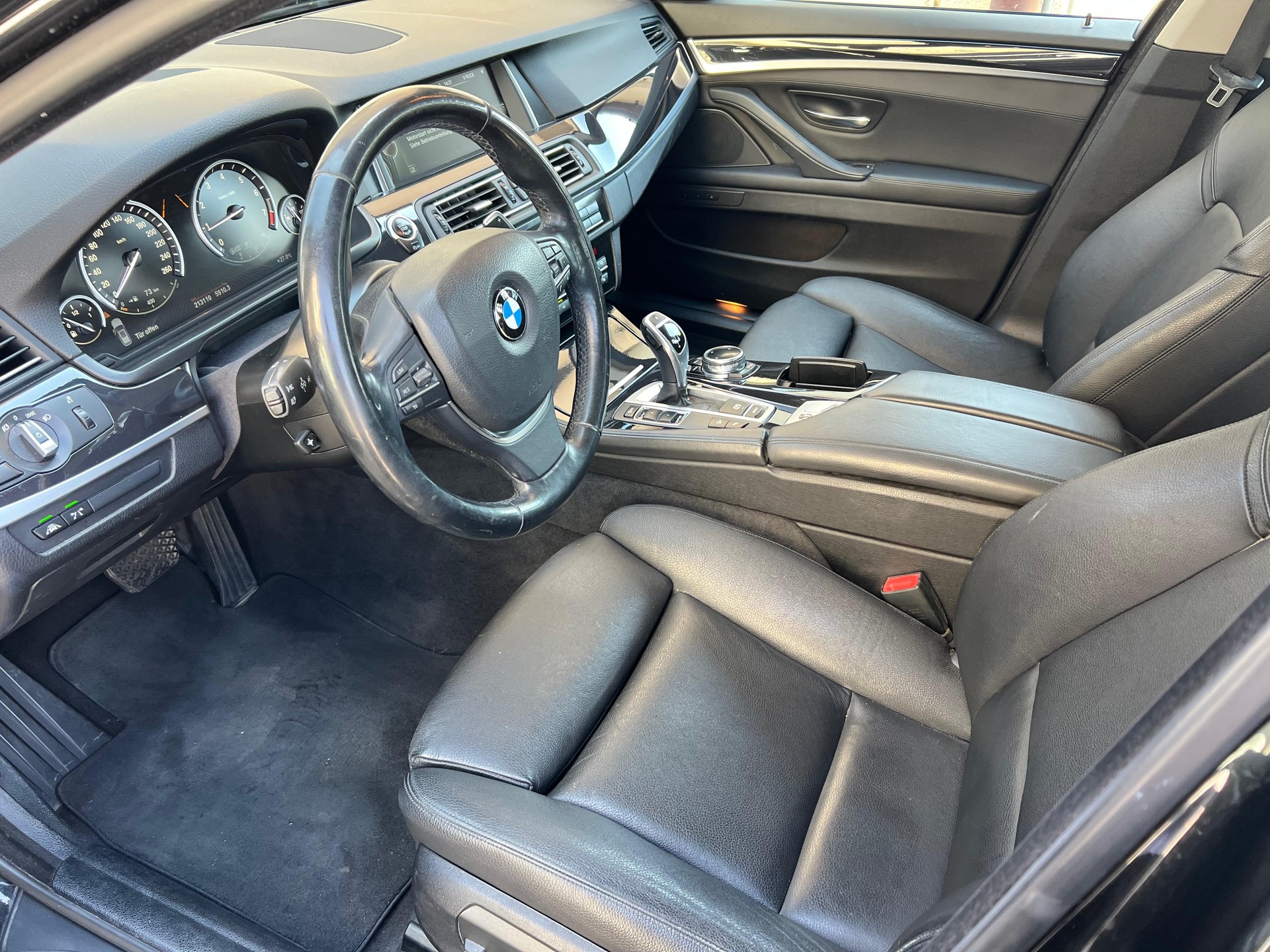 BMW 528i Touring xDrive Steptronic-image-8