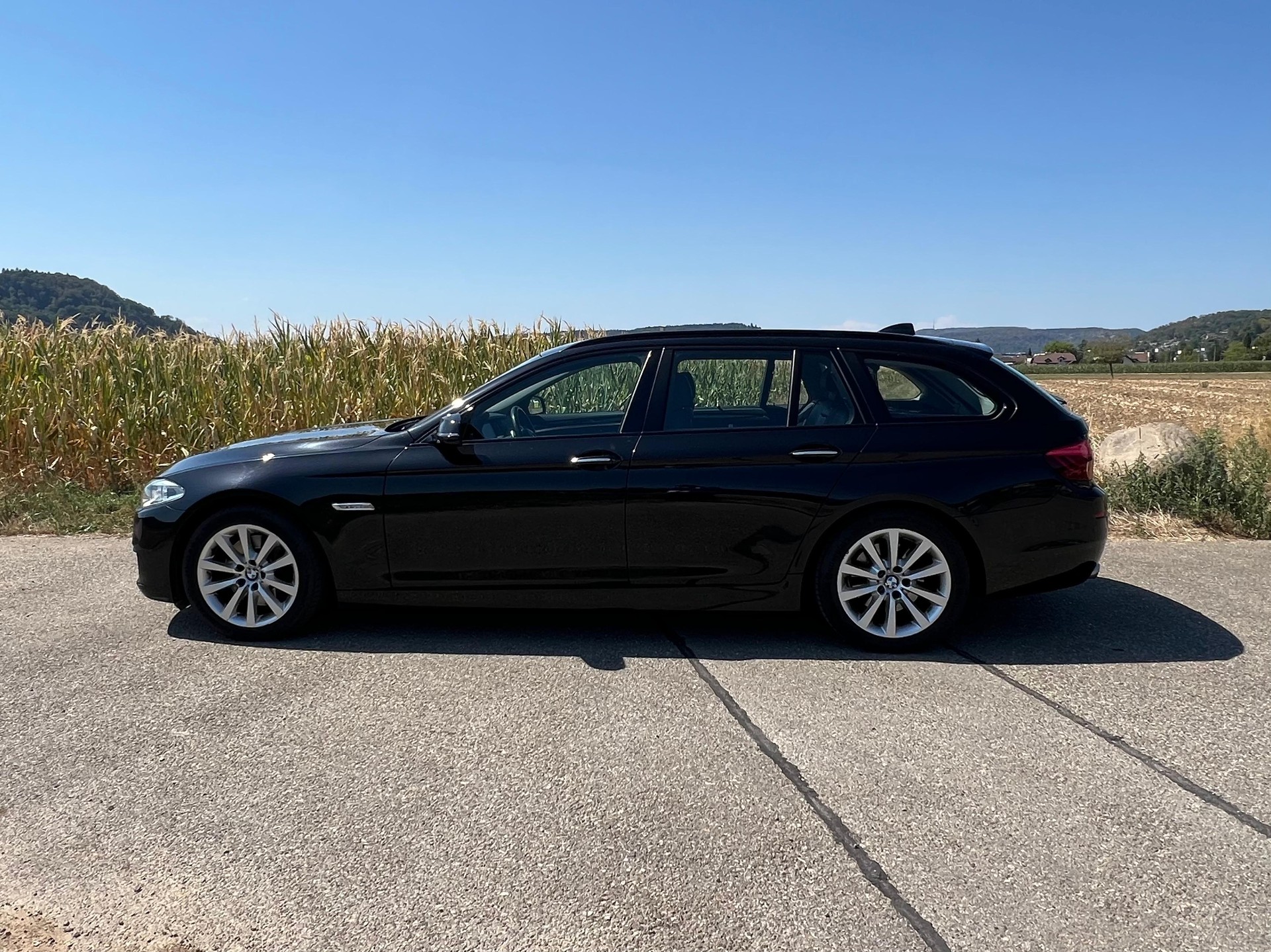 BMW 528i Touring xDrive Steptronic-image-1