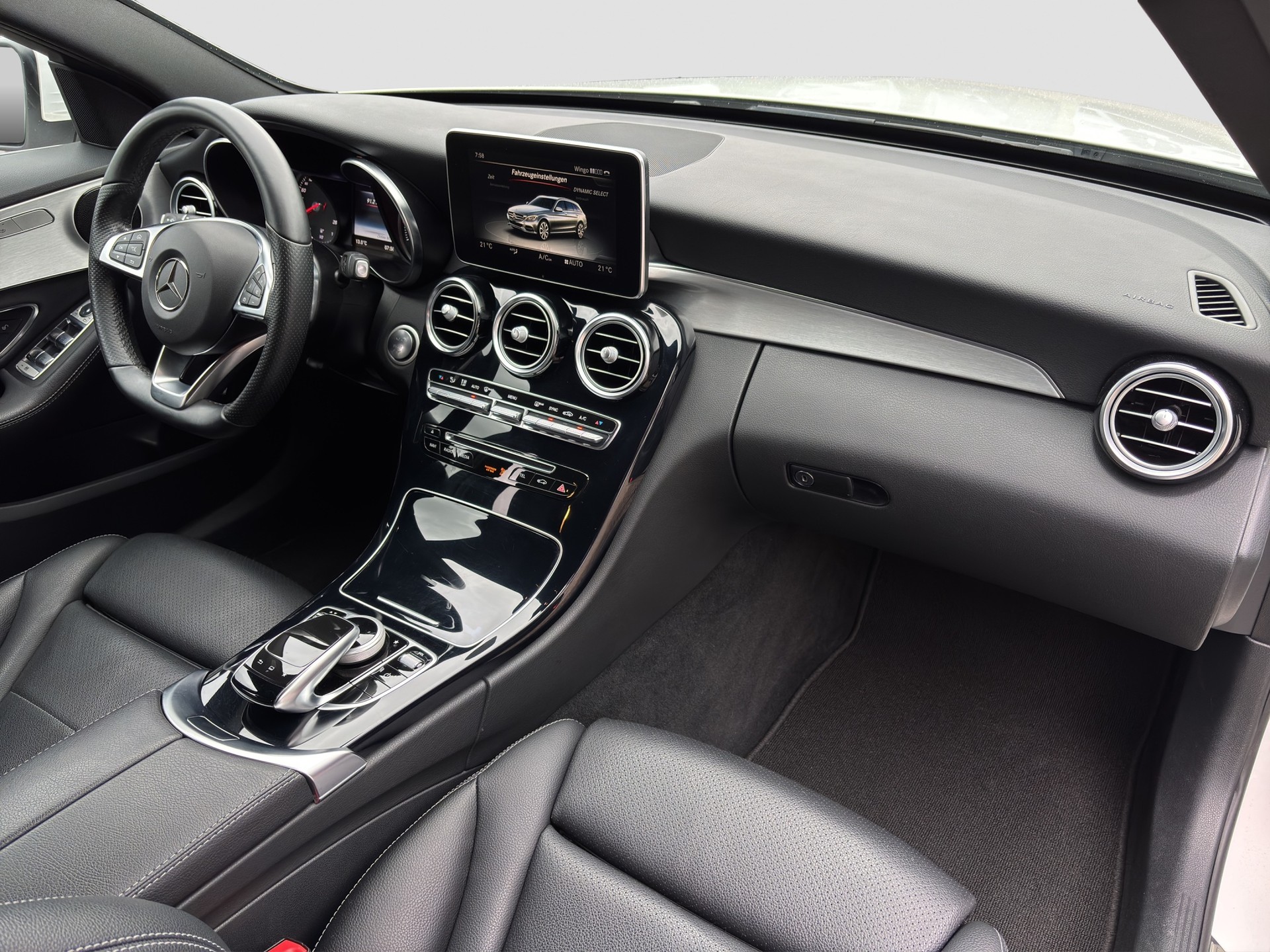 MERCEDES-BENZ C 220 d AMG Line 4Matic 9G-Tronic-image-11
